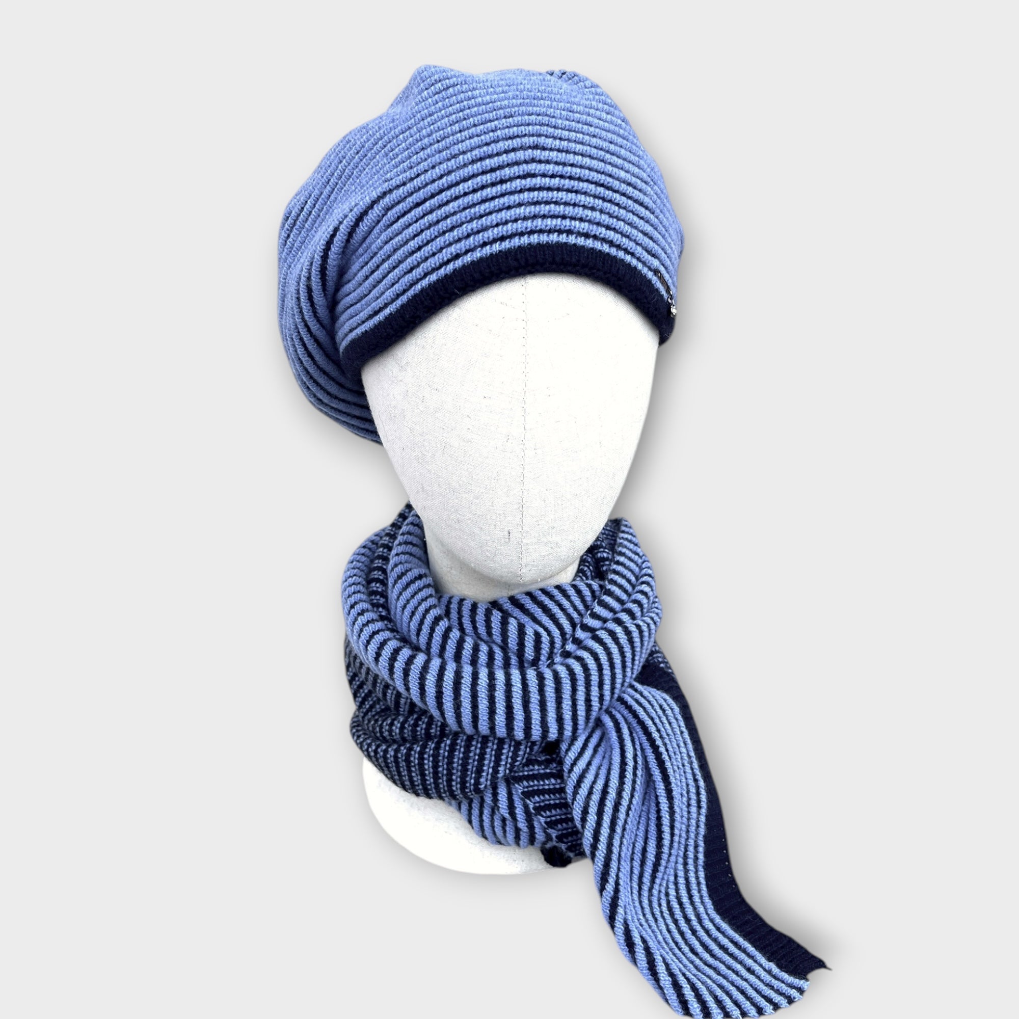 Basco Donna In Maglia Di Lana Con Motivo Rigato