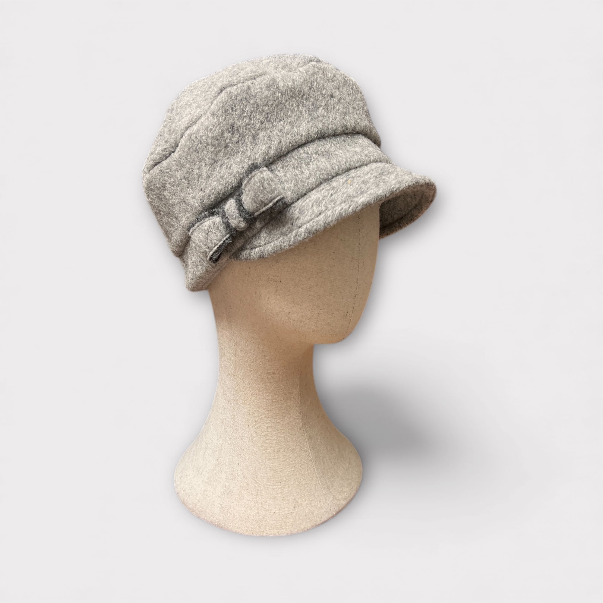 Cappello Donna In Lana Con Visiera e Fiocco