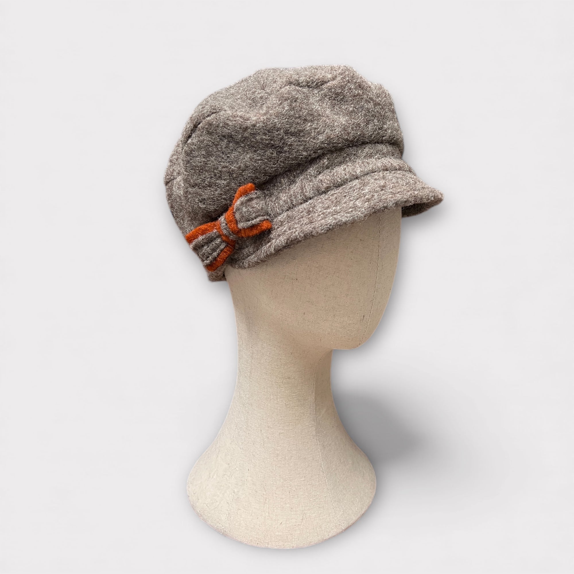 Cappello Donna In Lana Con Visiera e Fiocco