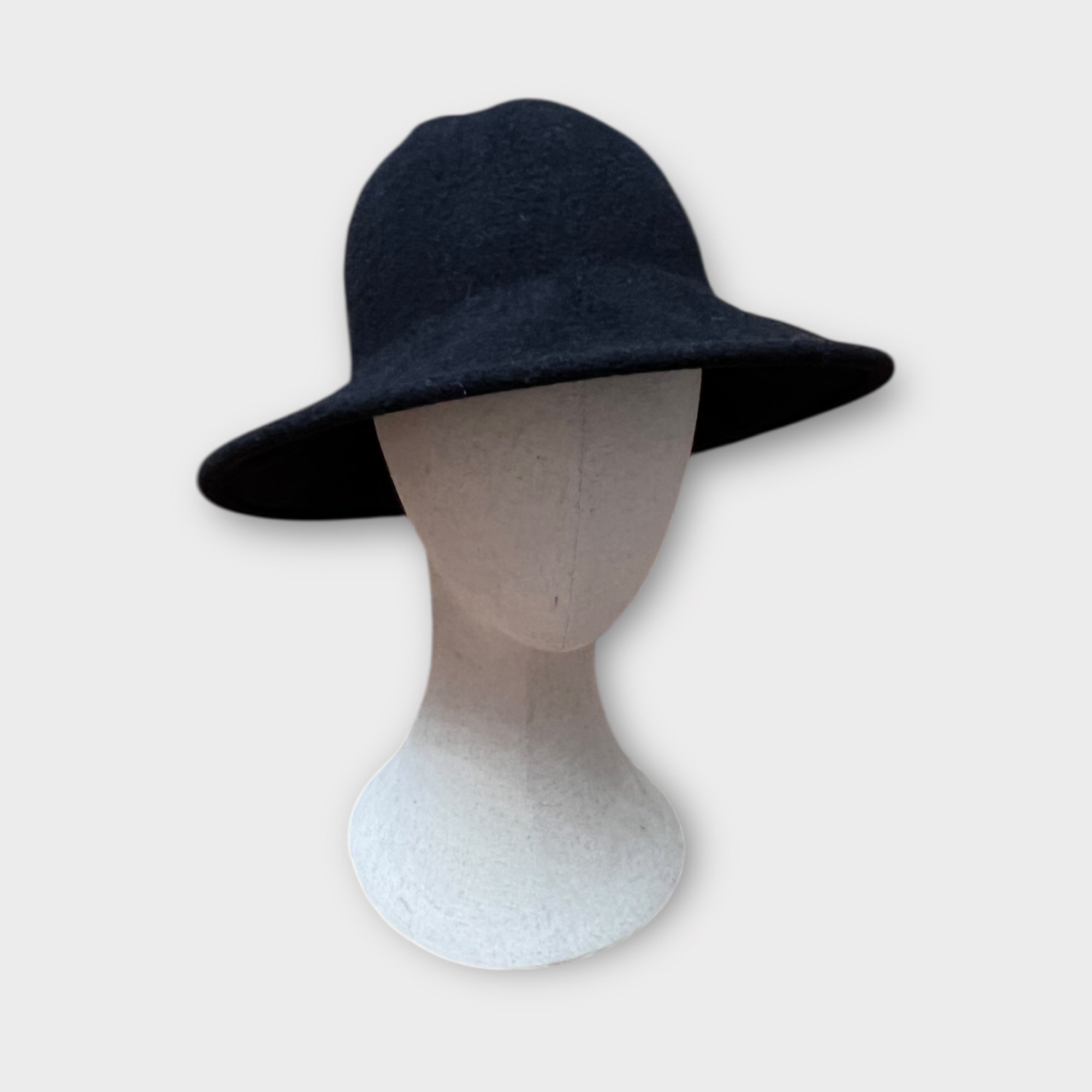 Cappello In Panno Di Pura Lana Pieghevole Con Ala Kopka