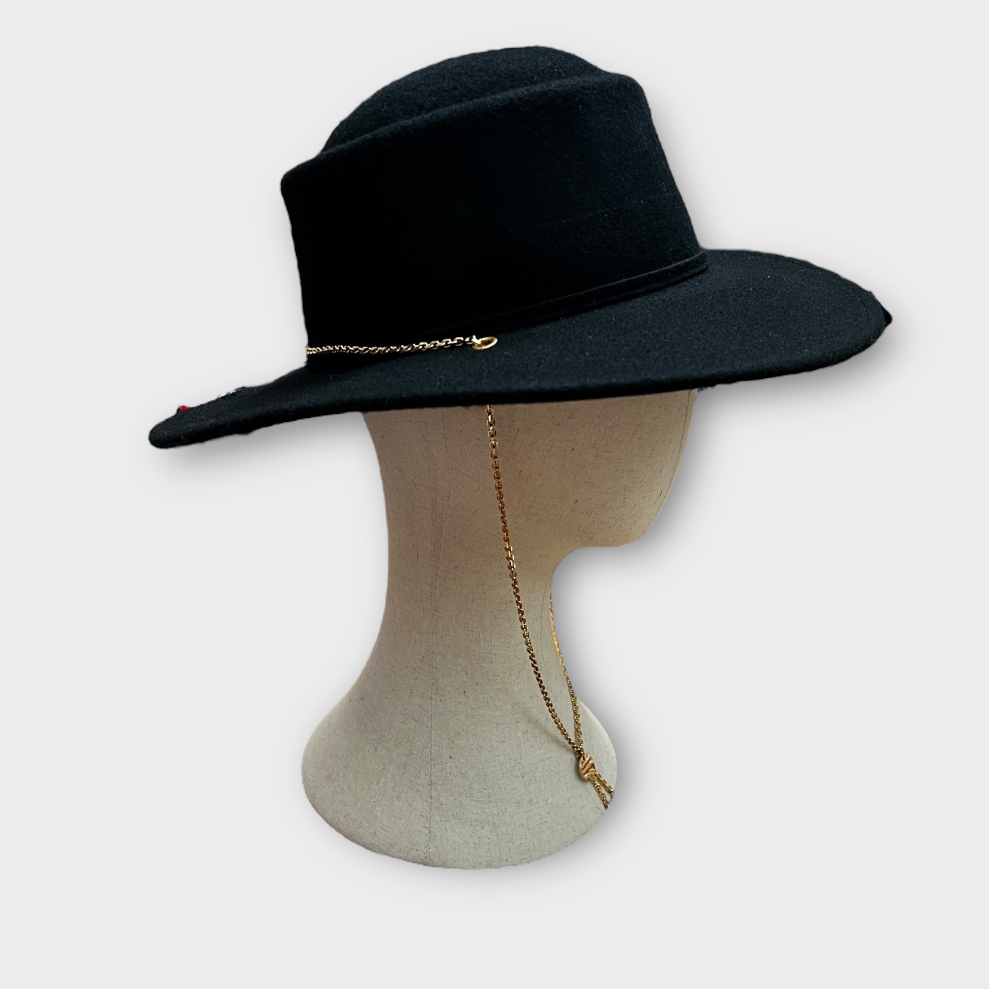 Cappello A Tesa Larga Donna Nero Con Catenella