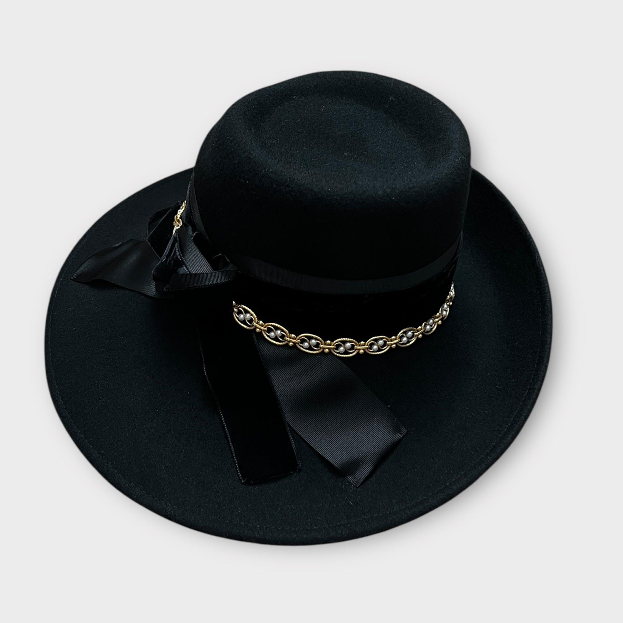 Cappello A Tesa Larga Donna Nero Con Catenella