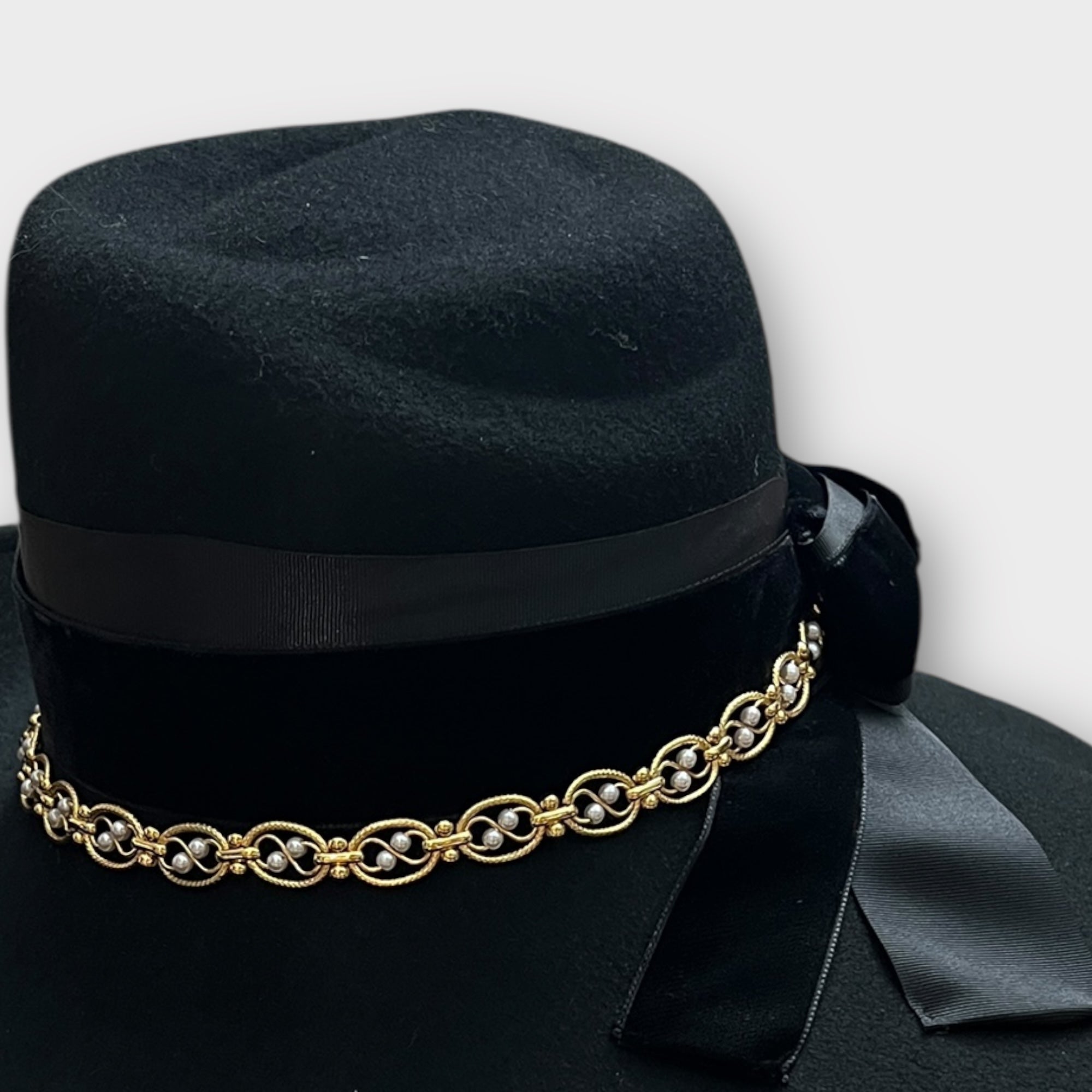 Cappello A Tesa Larga Donna Nero Con Catenella