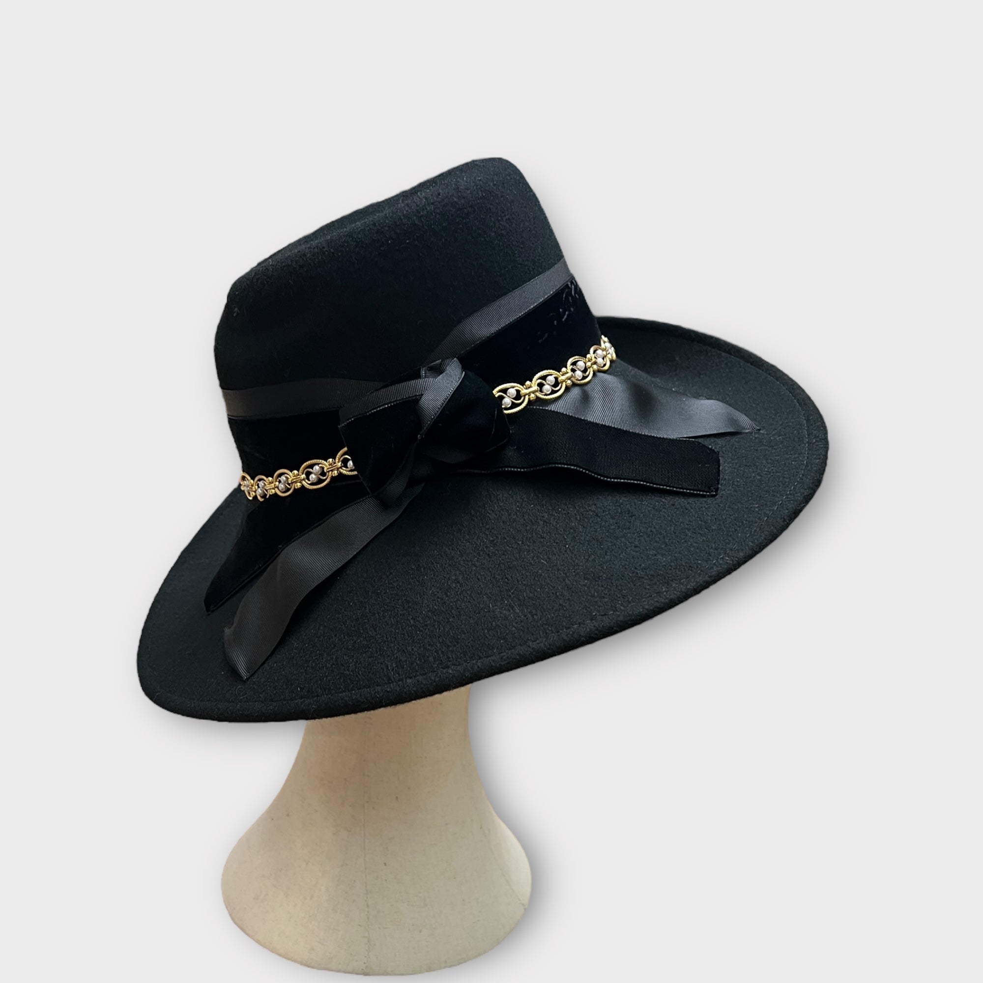 Cappello A Tesa Larga Donna Nero Con Catenella