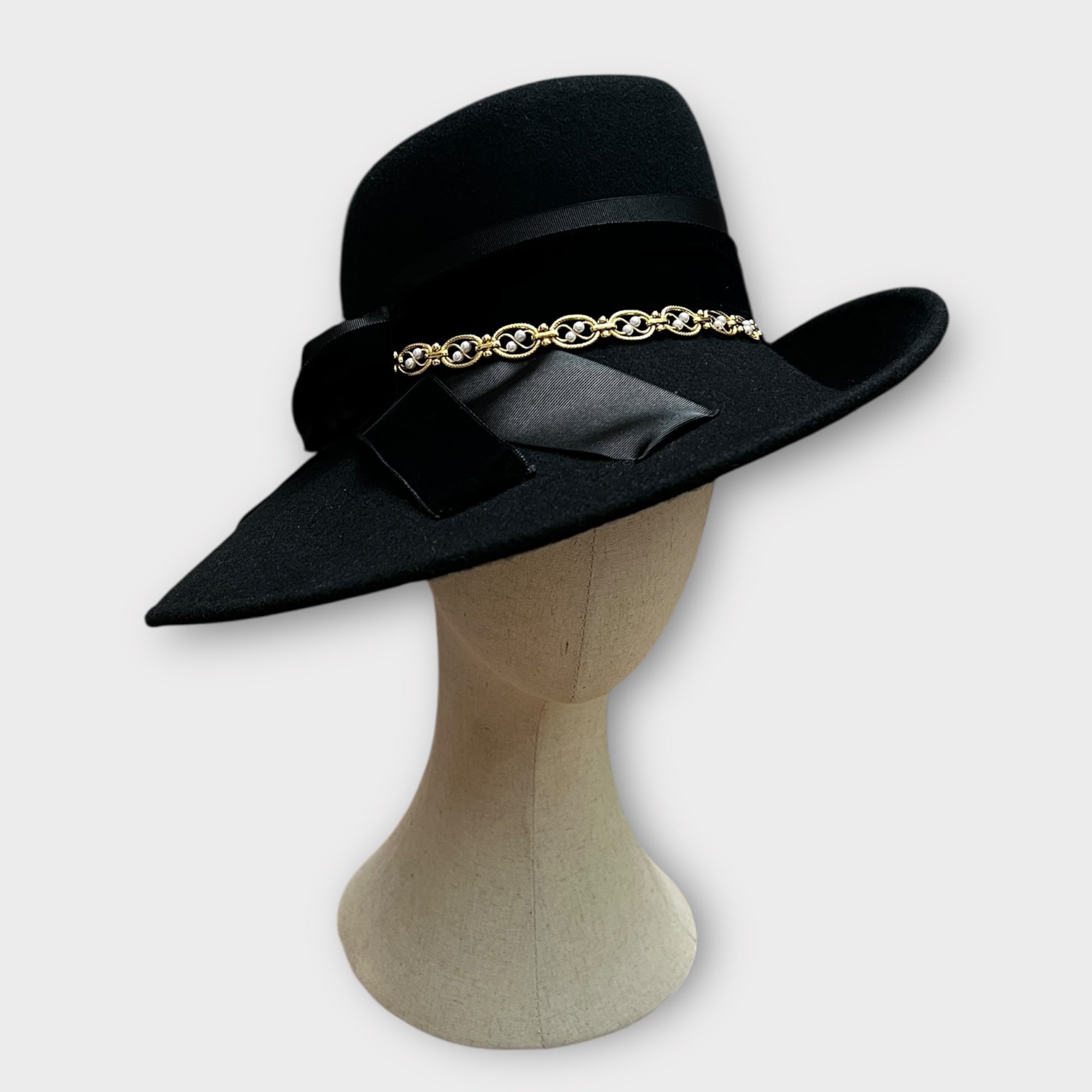 Cappello A Tesa Larga Donna Nero Con Catenella