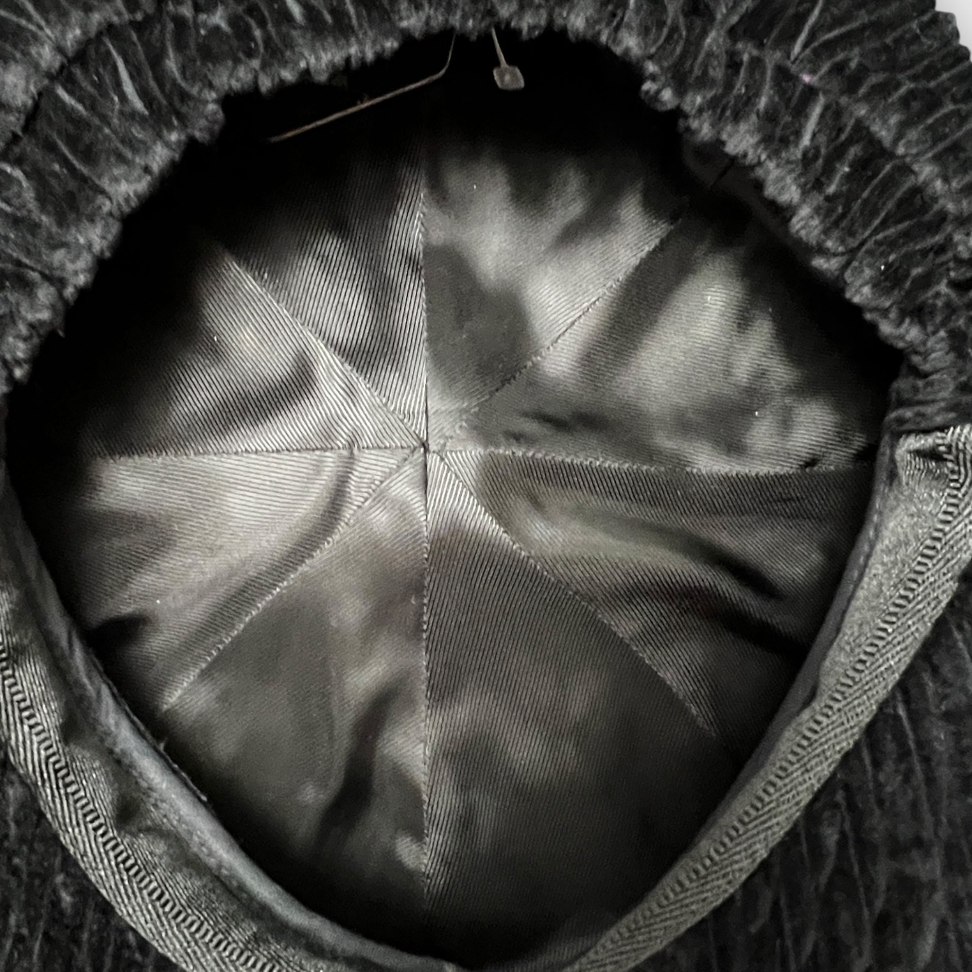 Cappello Monello Unisex Con Visiera In Velluto Nero