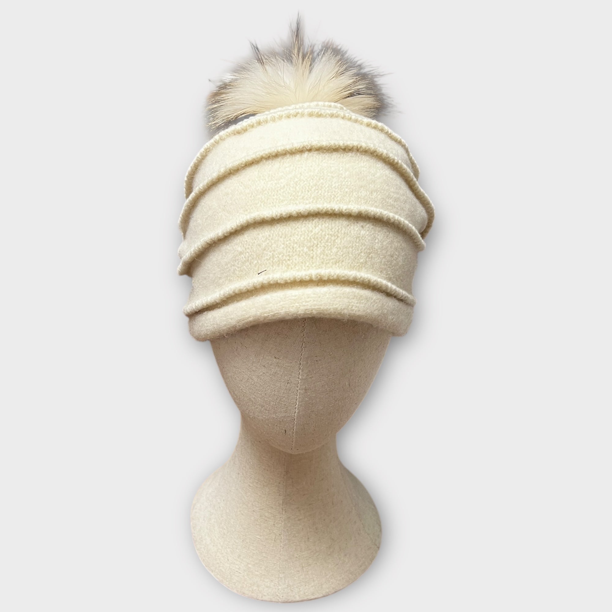 Berretto Donna In Lana Cotta Con Pompon In Pelliccia