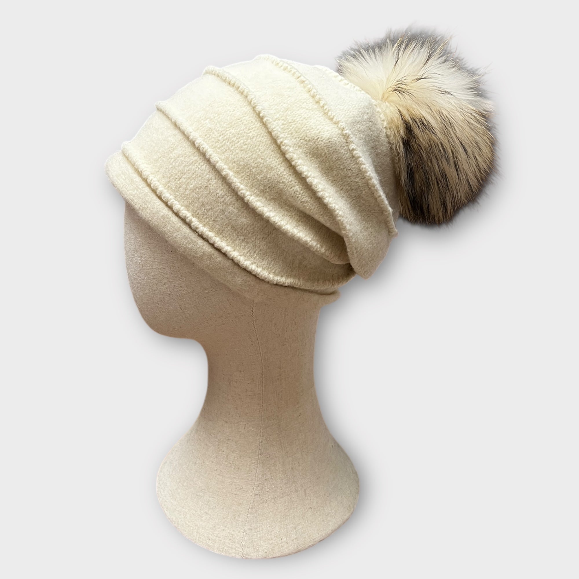 Berretto Donna In Lana Cotta Con Pompon In Pelliccia