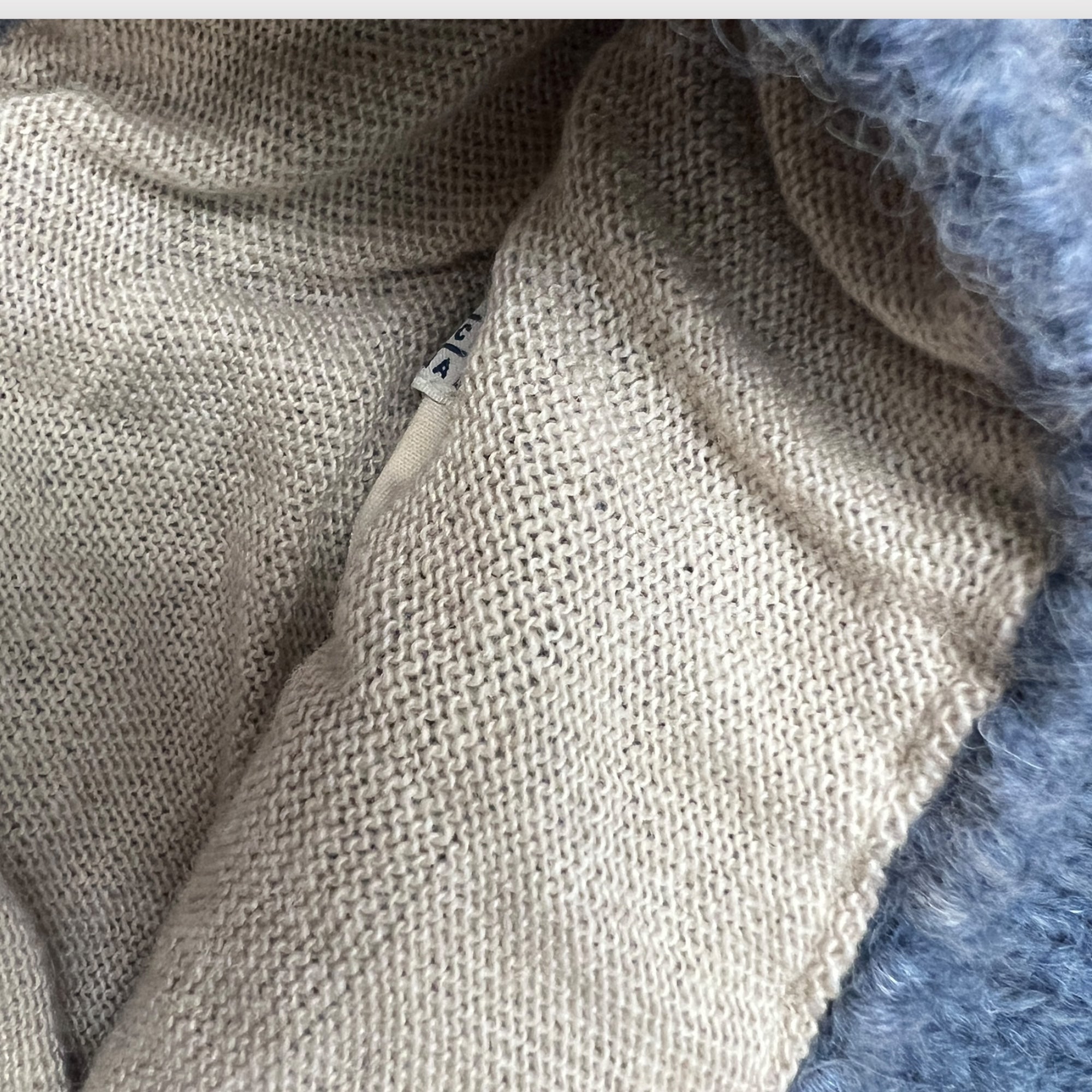 Basco In Maglia Di Baby Alpaca Con Pon Pon Estraibile