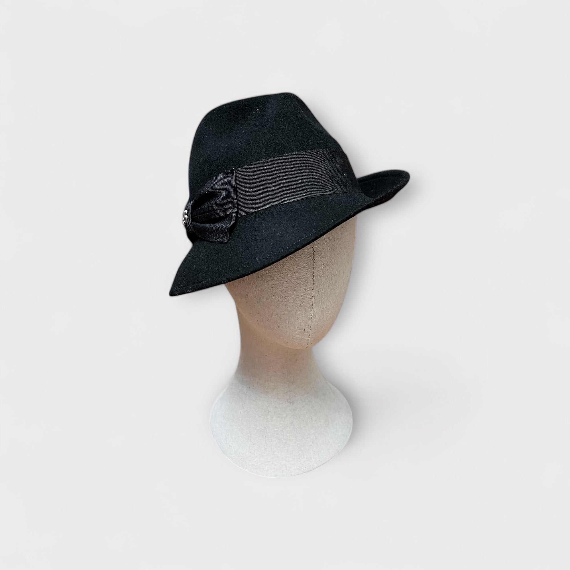 Cappello Donna in Feltro Trilby Asimmetrico