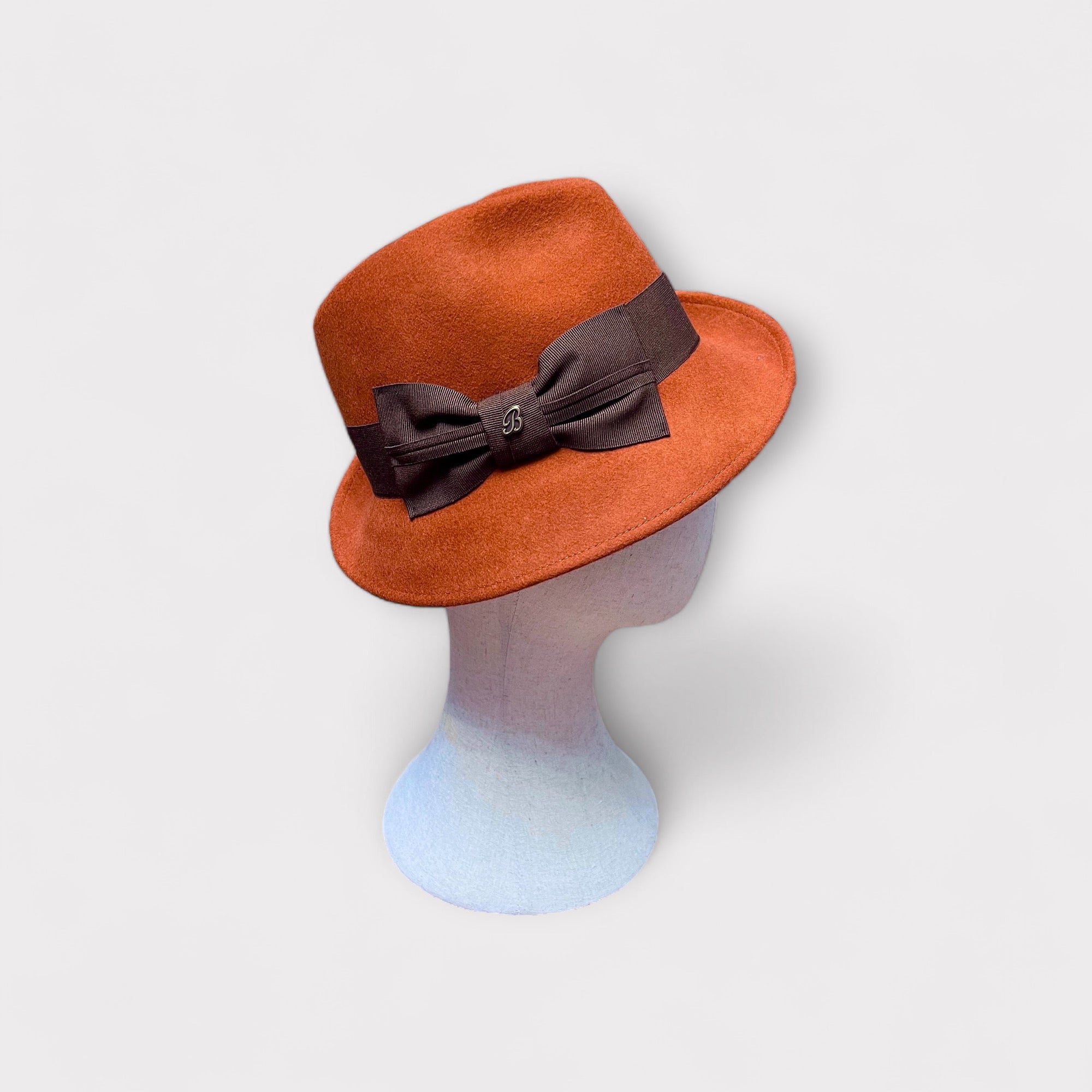 Cappello Donna in Feltro Trilby Asimmetrico