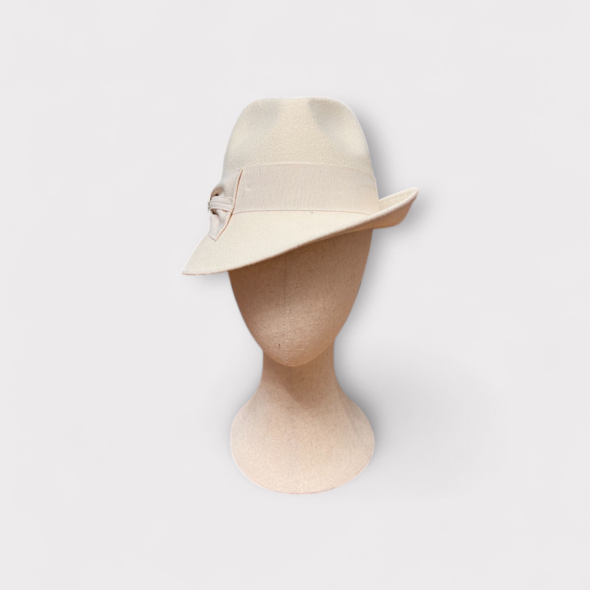 Cappello Donna in Feltro Trilby Asimmetrico