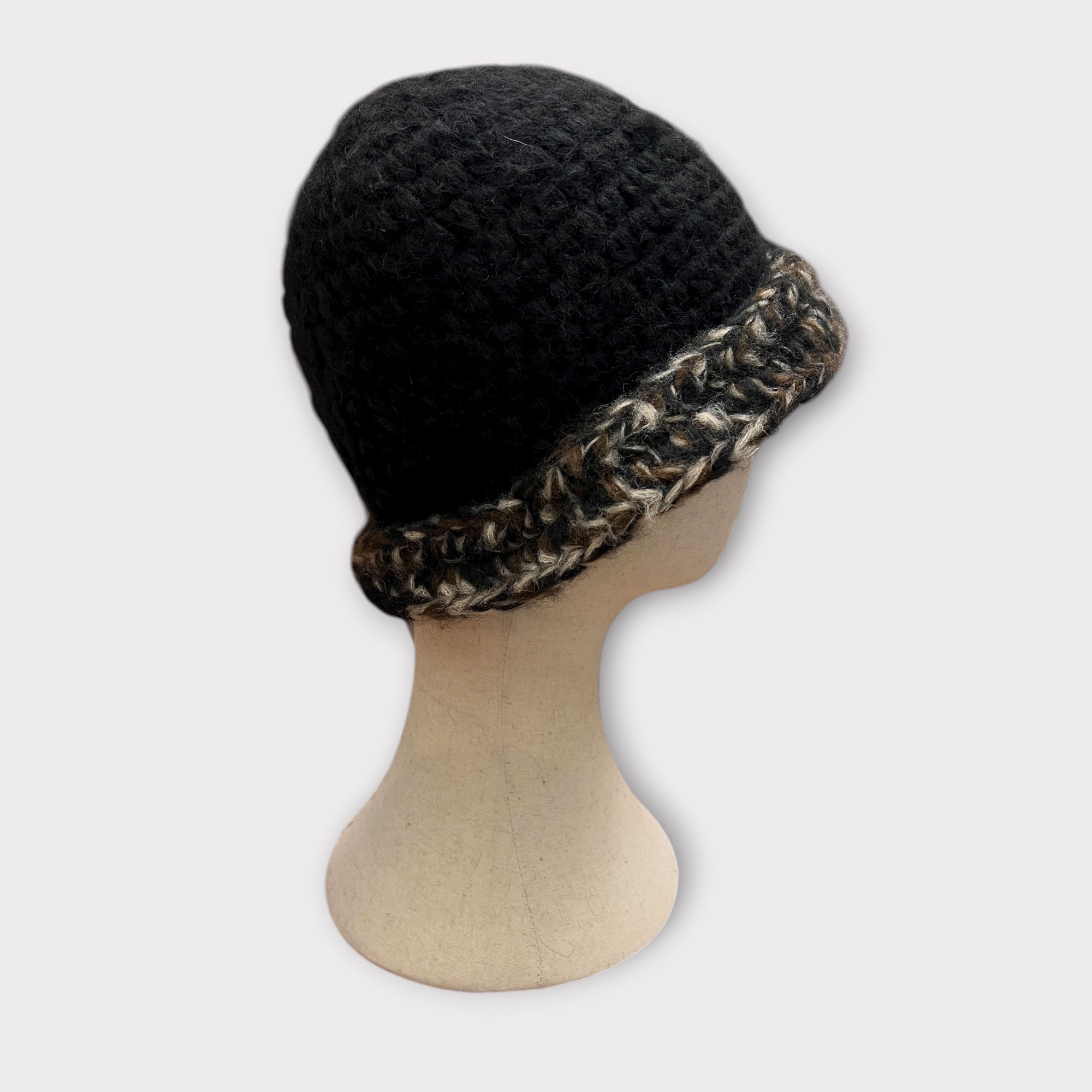 Cloche In Maglia di Lana Fatto A Mano Nero