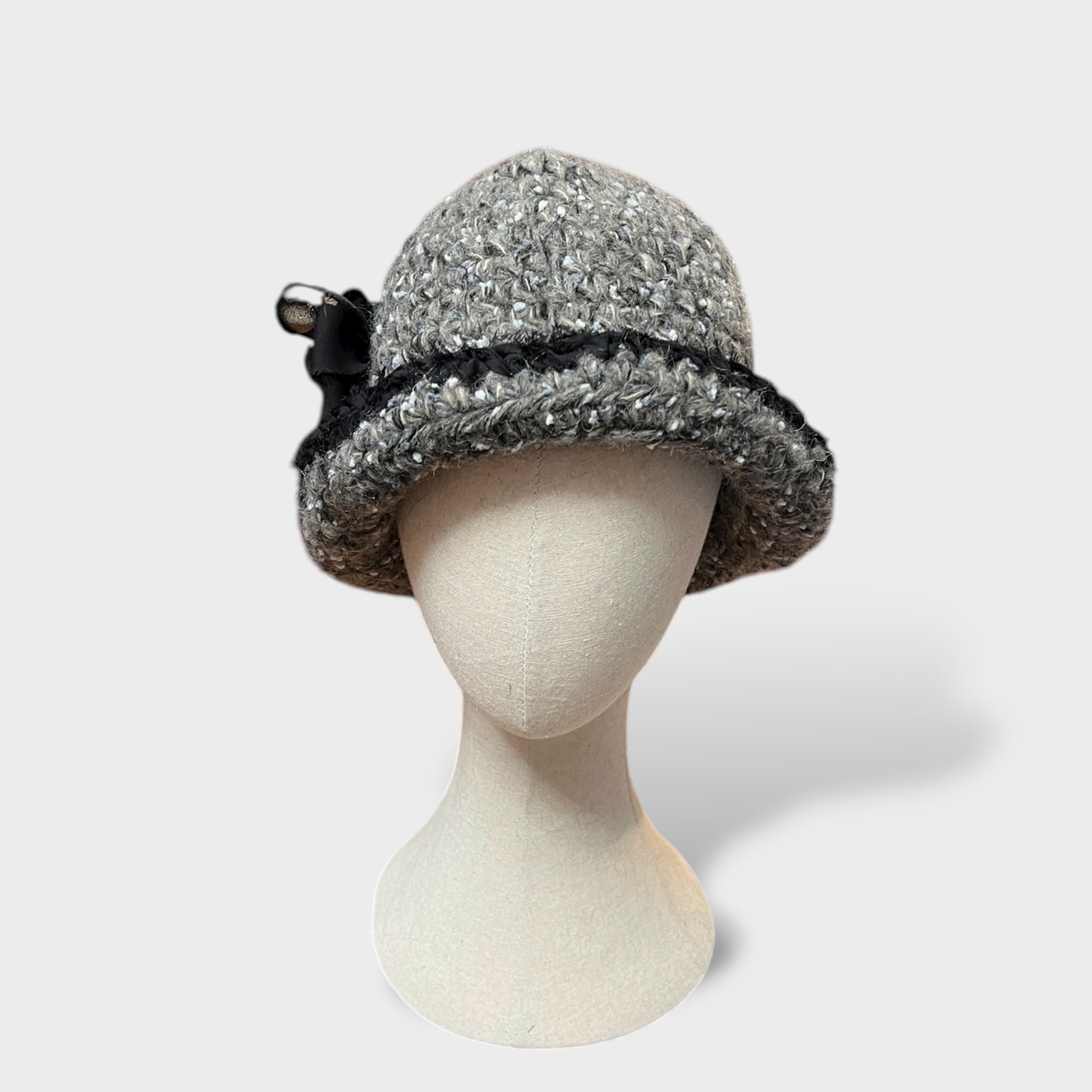 Cloche In Maglia Di Lana Con Fiore