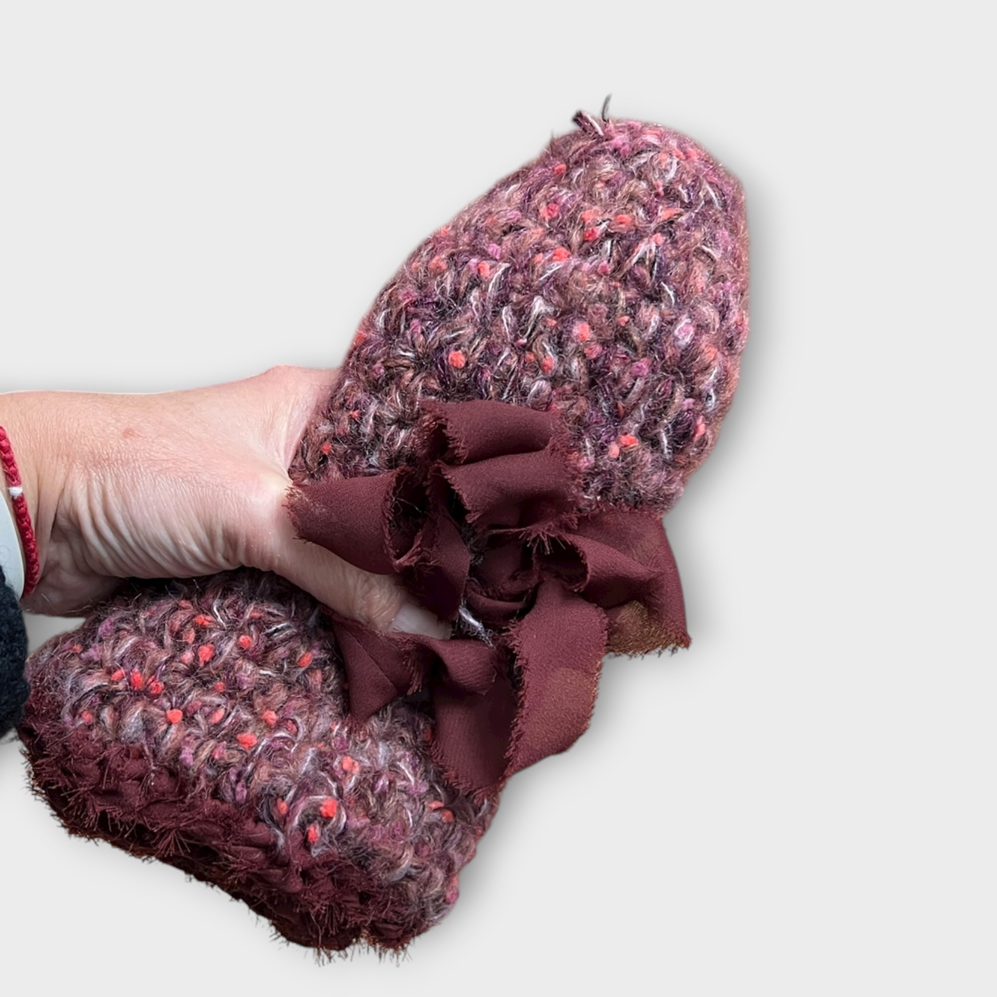 Cloche In Maglia Di Lana Con Fiore