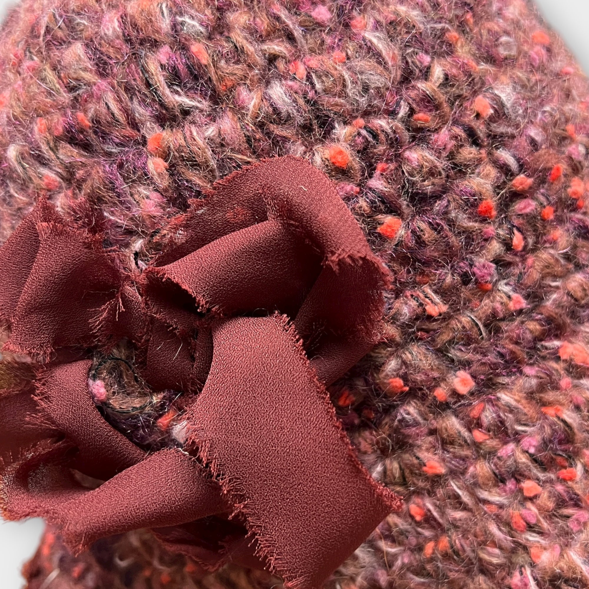 Cloche In Maglia Di Lana Con Fiore