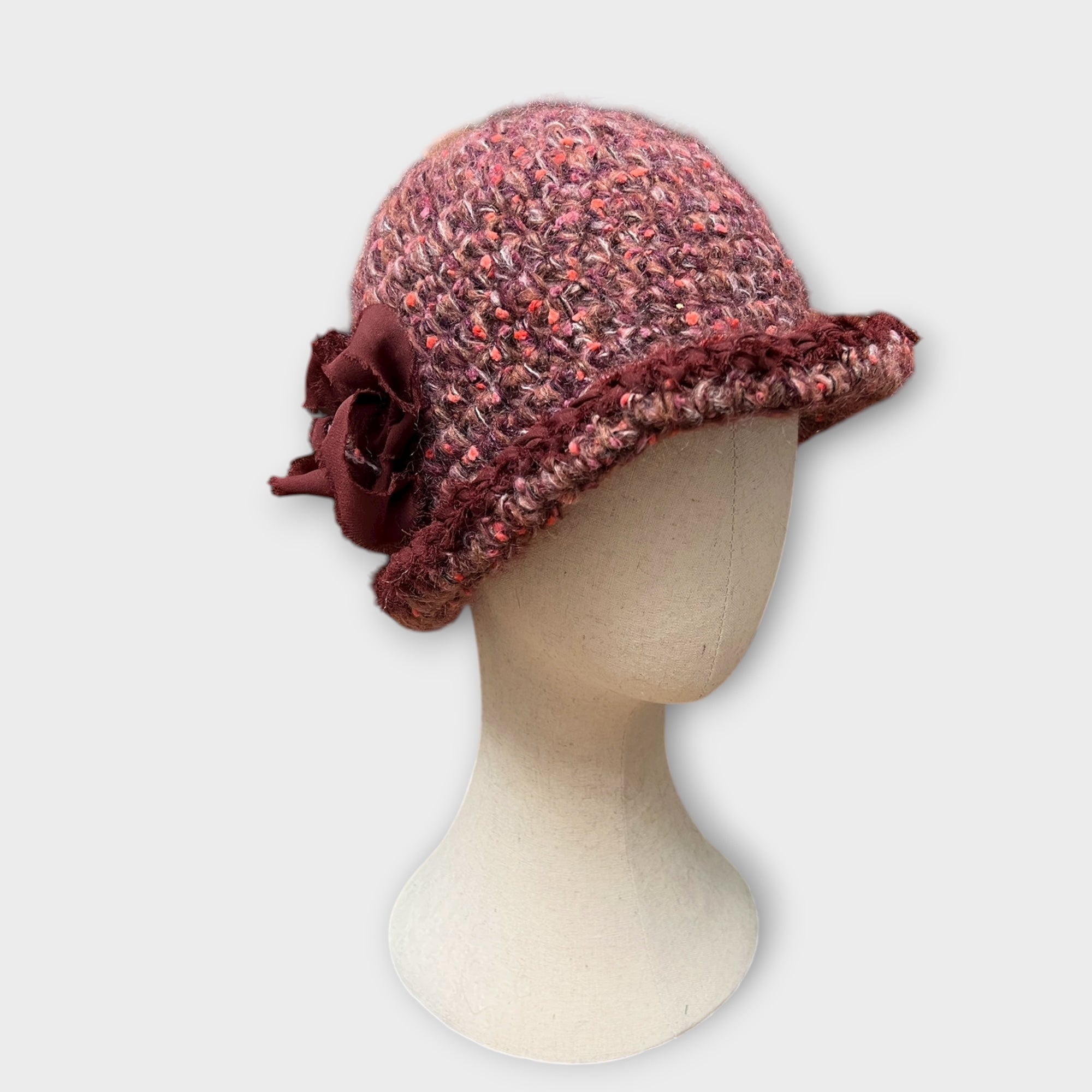 Cloche In Maglia Di Lana Con Fiore