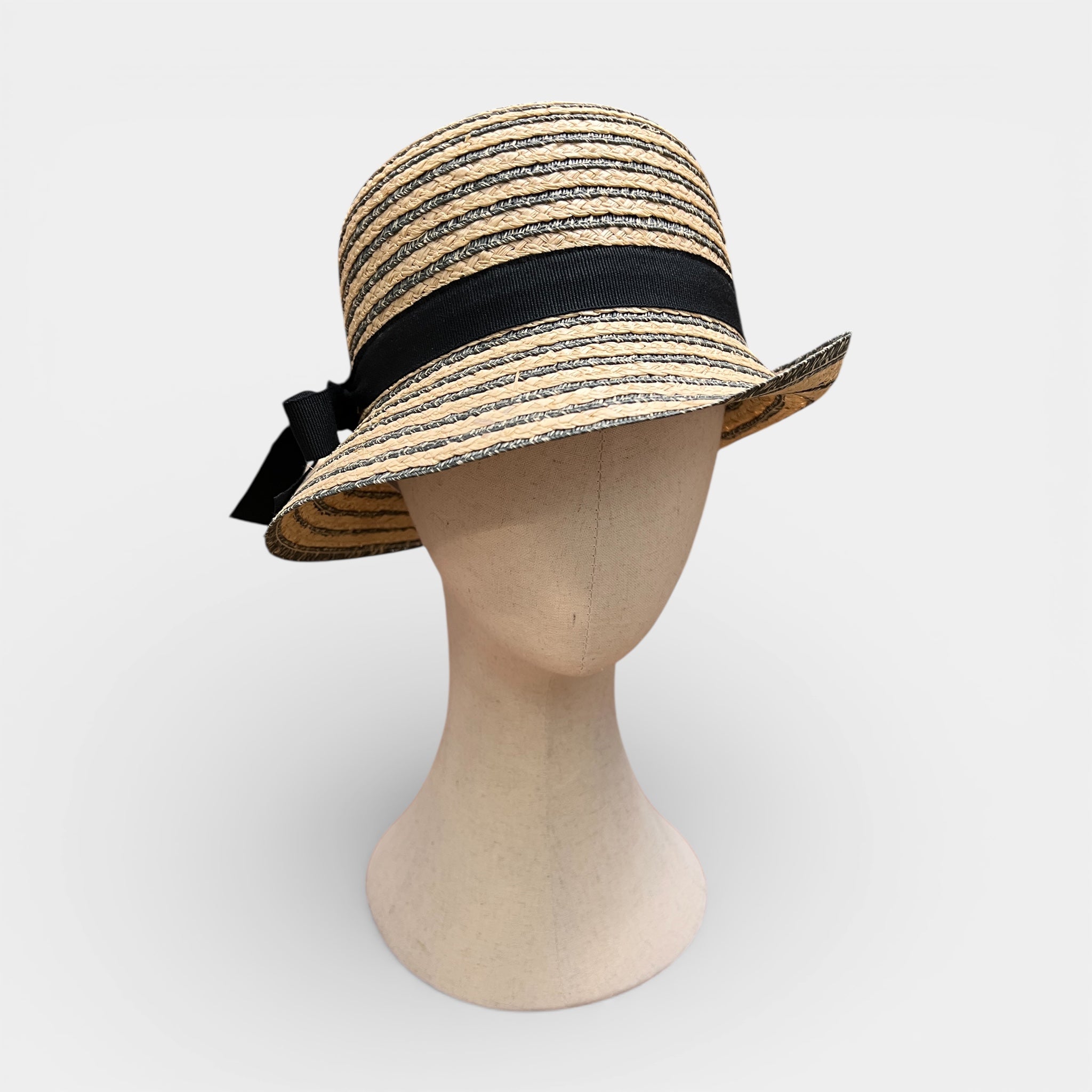 Cappello Estivo Cloche Asimmetrica In Paglia - Cappelleria Bacca