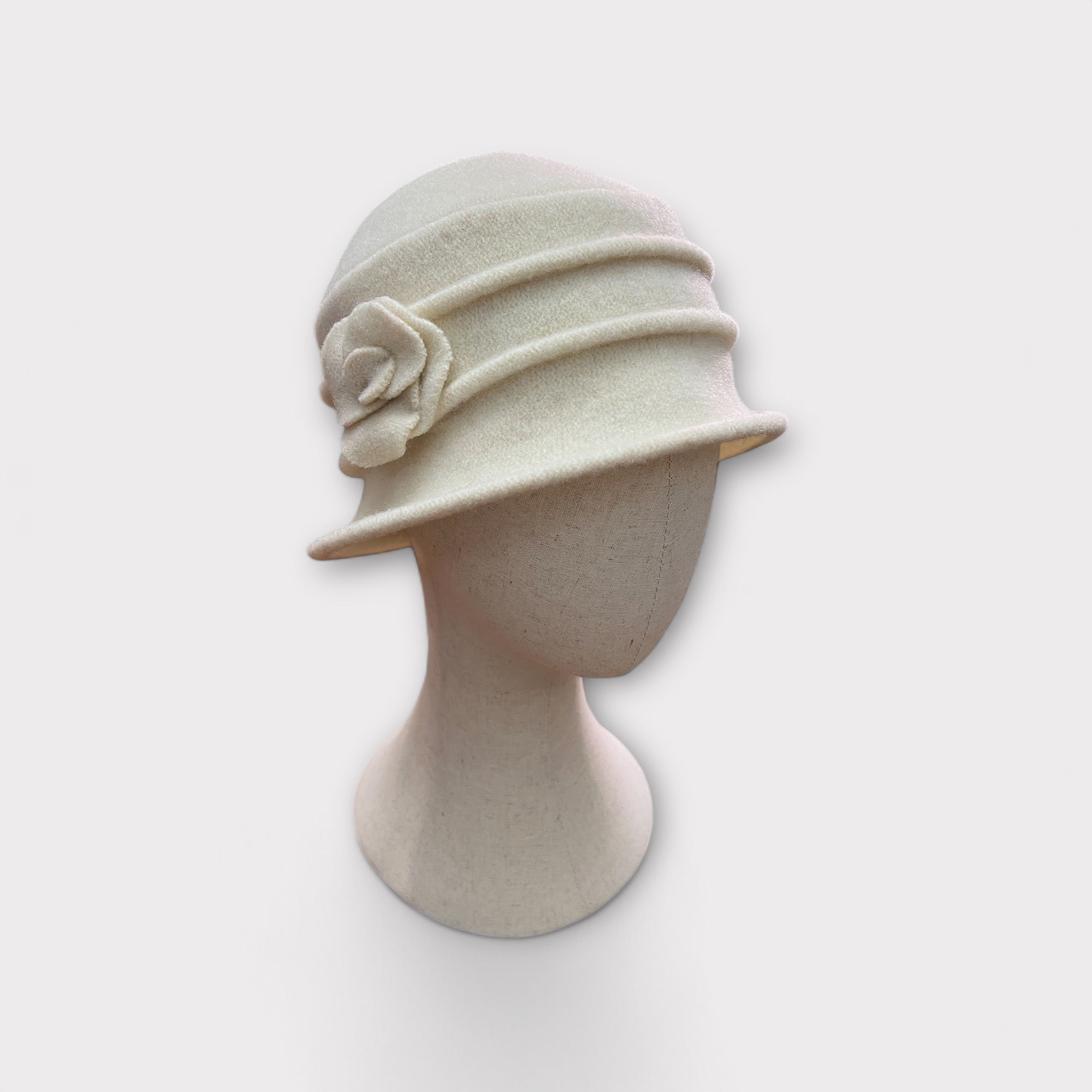 Cappello da donna cloche in lana cotta