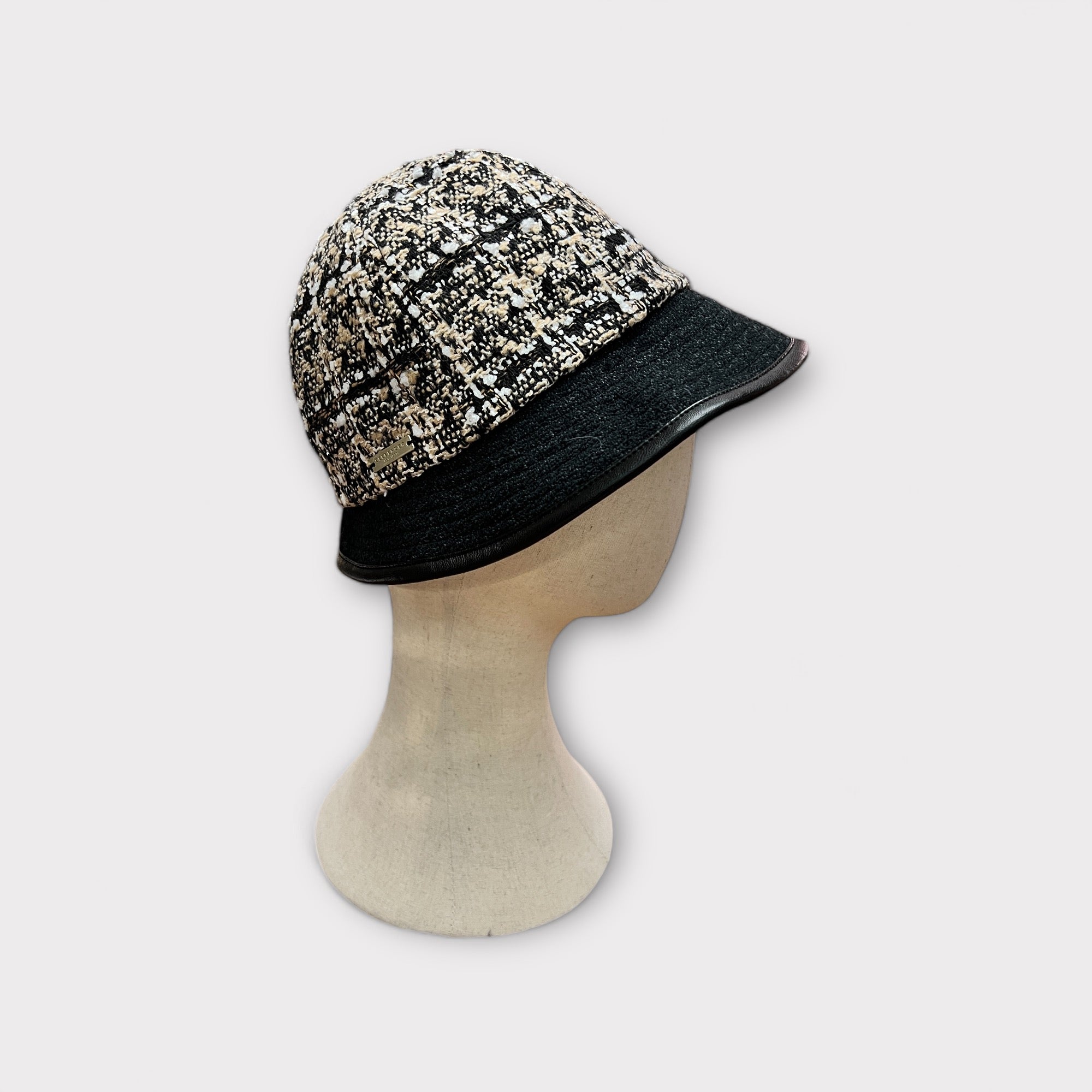 Cappello invernale da donna cloche in tessuto boucle'