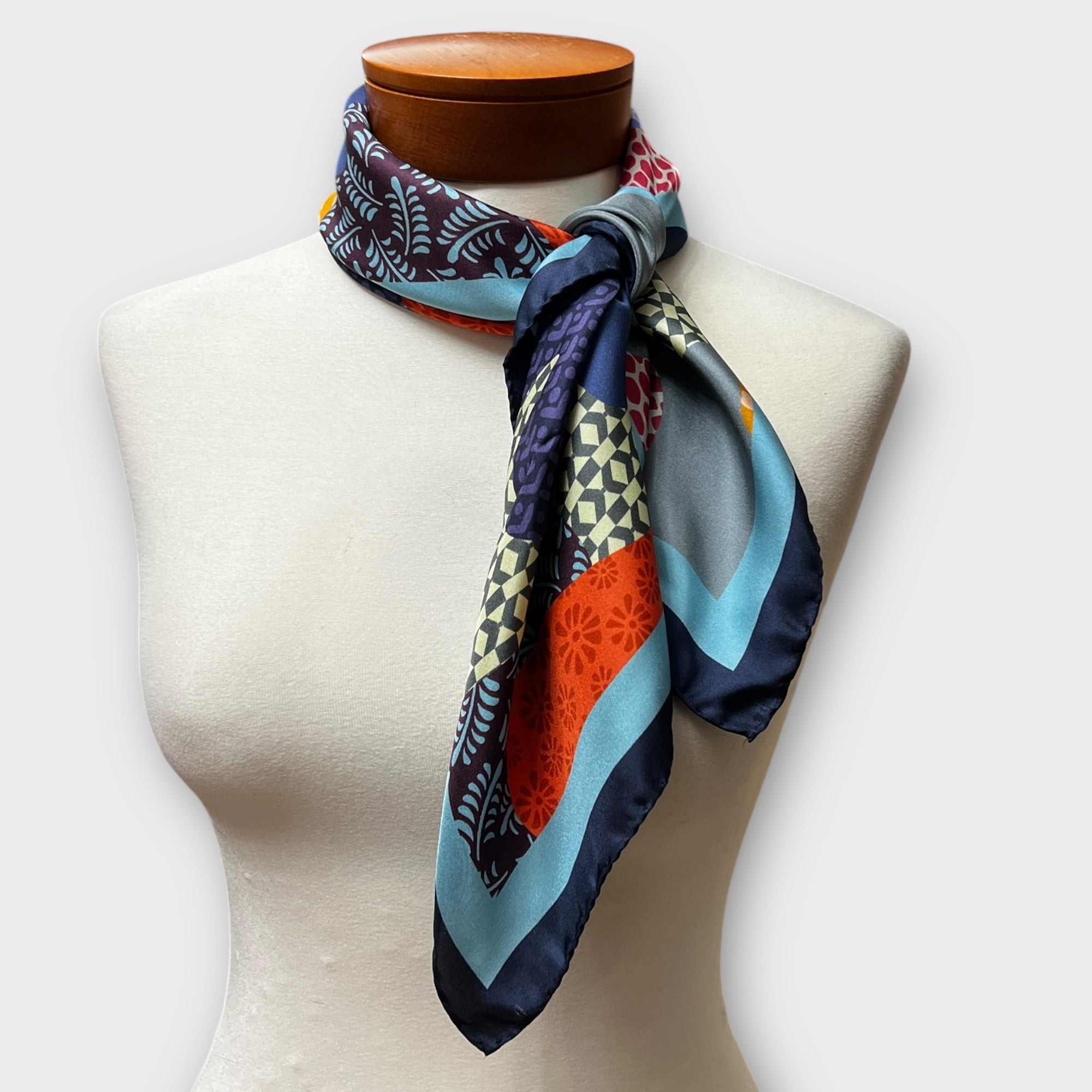 Foulard Donna Quadrato In Raso Di Pura Seta 70x70 cm