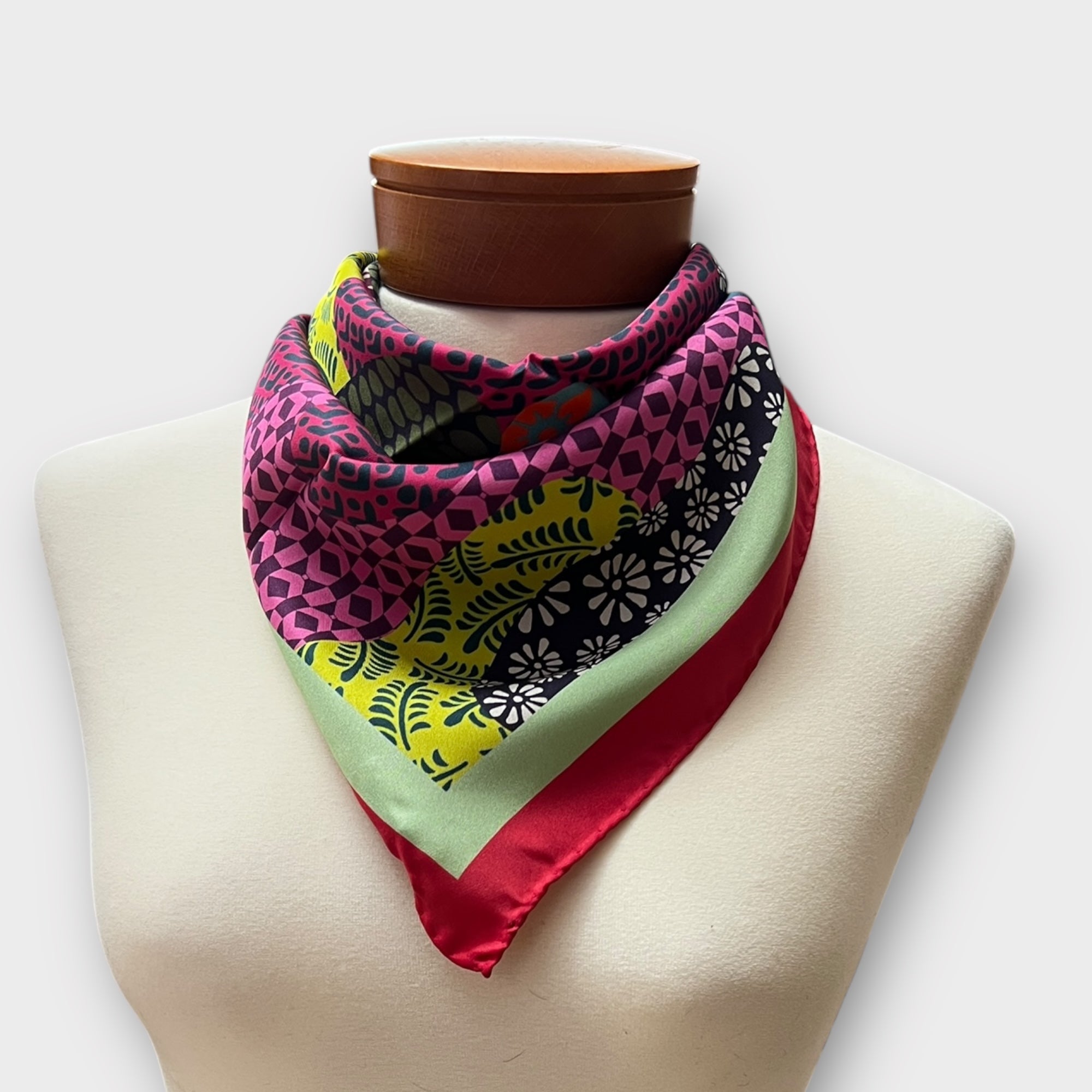 Foulard Donna Quadrato In Raso Di Pura Seta 70x70 cm