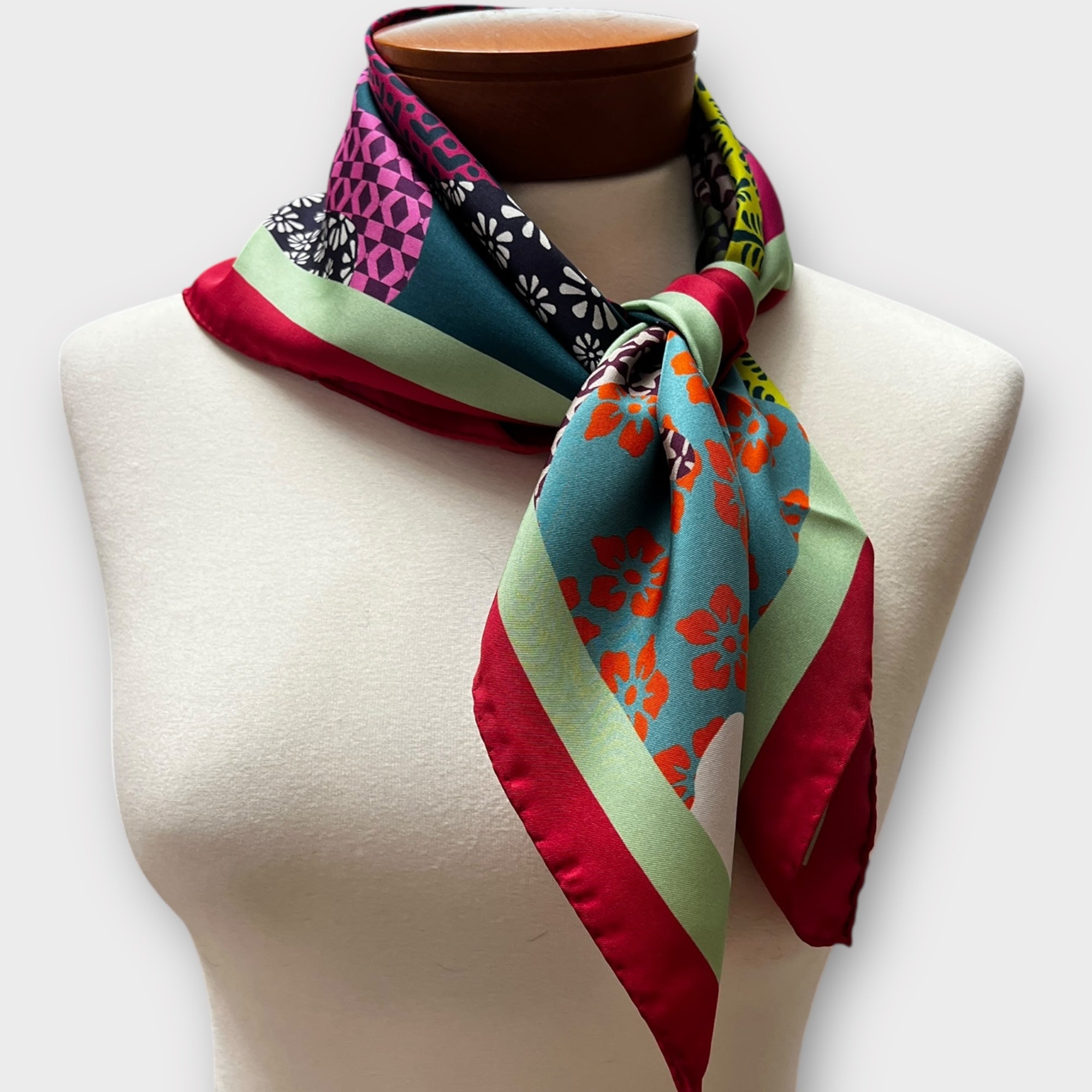 Foulard Donna Quadrato In Raso Di Pura Seta 70x70 cm