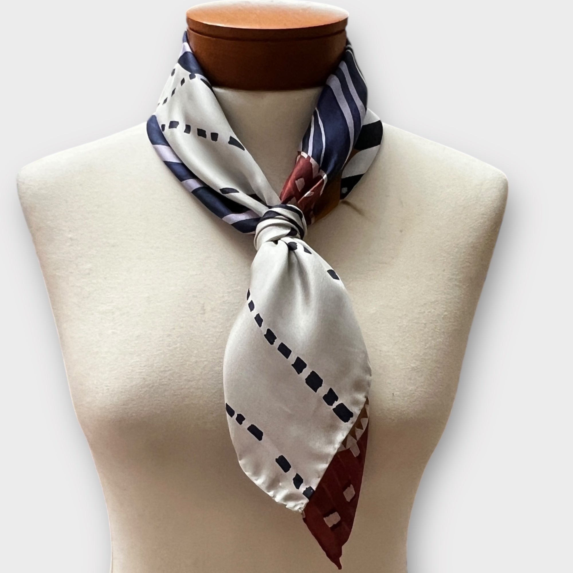 Foulard Donna Quadrato In Raso Di Pura Seta 70x70 cm