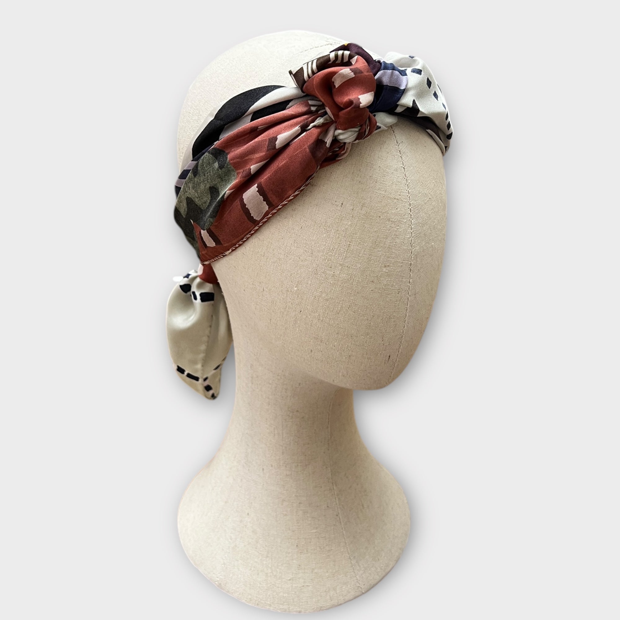 Foulard Donna Quadrato In Raso Di Pura Seta 70x70 cm