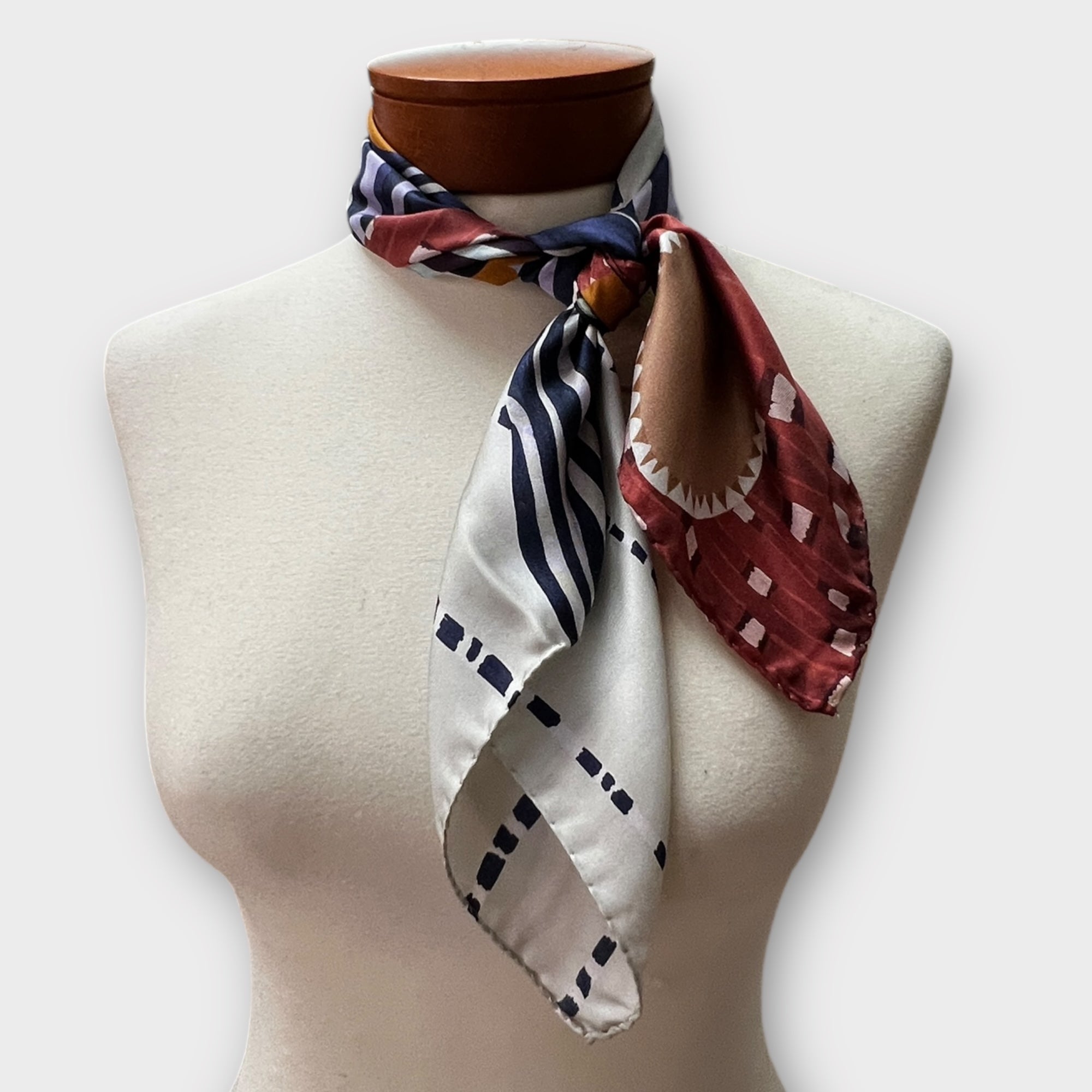 Foulard Donna Quadrato In Raso Di Pura Seta 70x70 cm