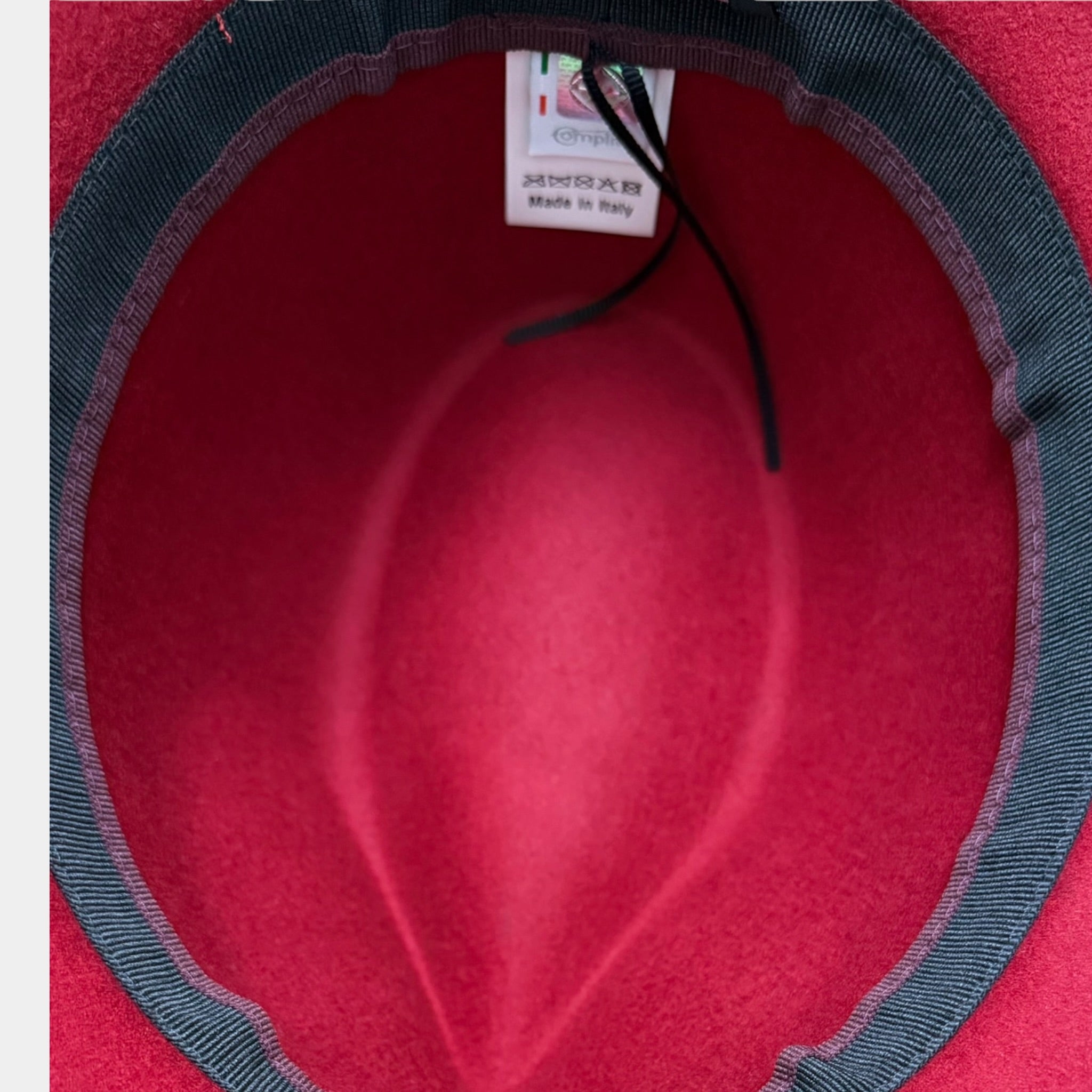 Cappello Donna In Feltro Di Lana Ala Asimmetrica E Decoro Strass
