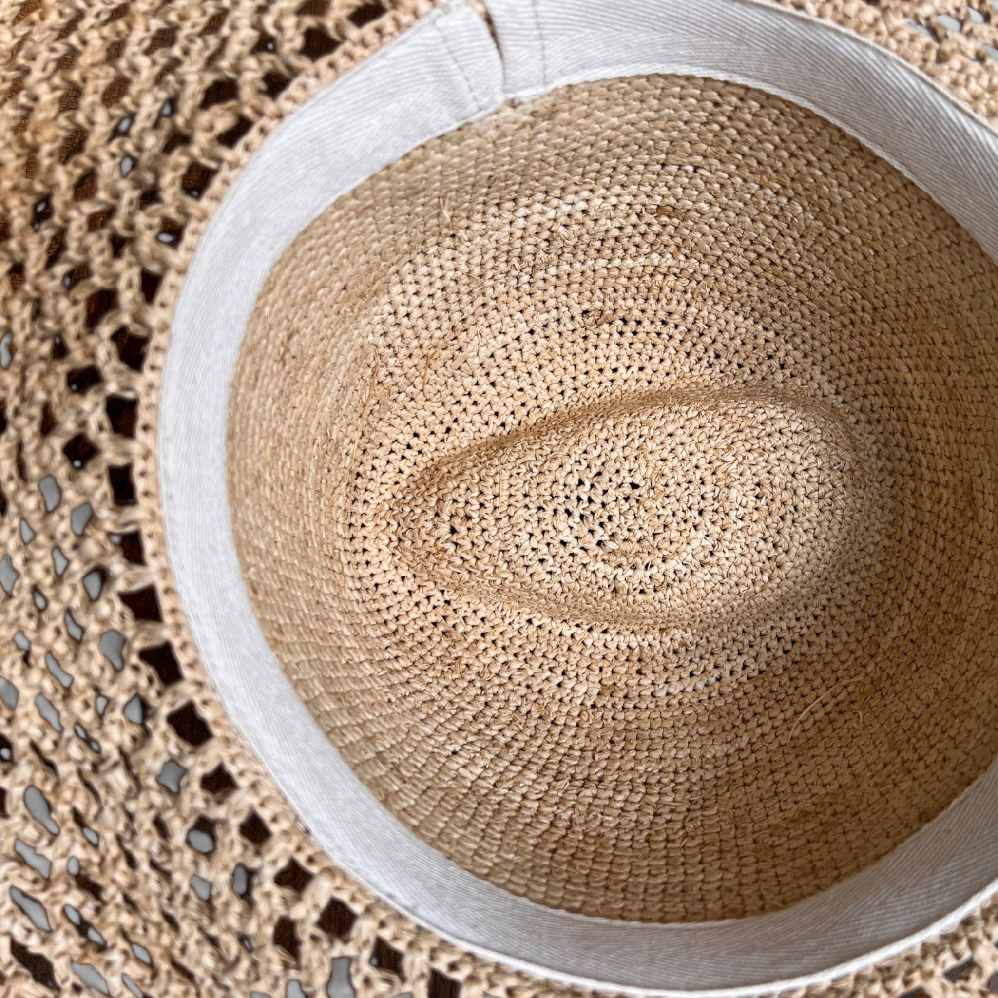 Cappello a Tesa Larga Estivo in Raffia Crochet