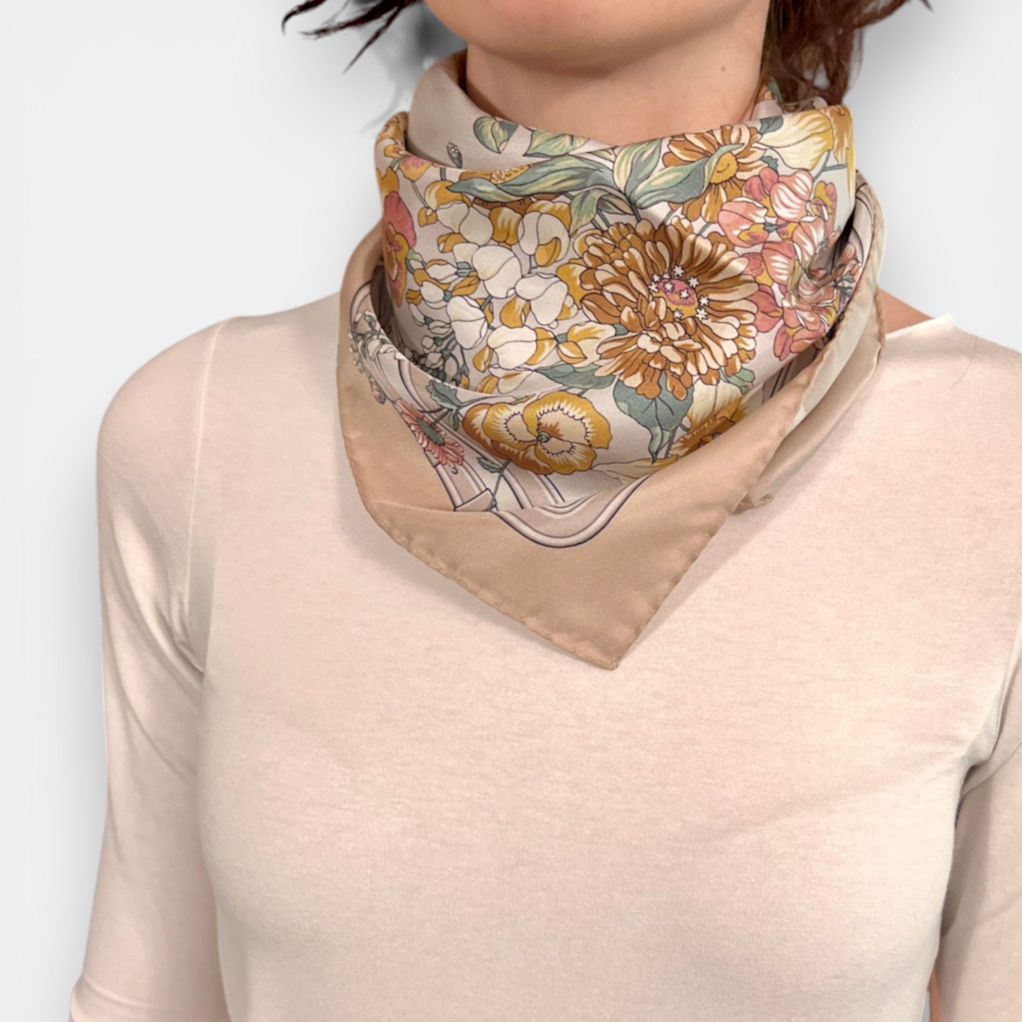 Foulard in Twill di Pura Seta Motivo Floreale 70x70 cm