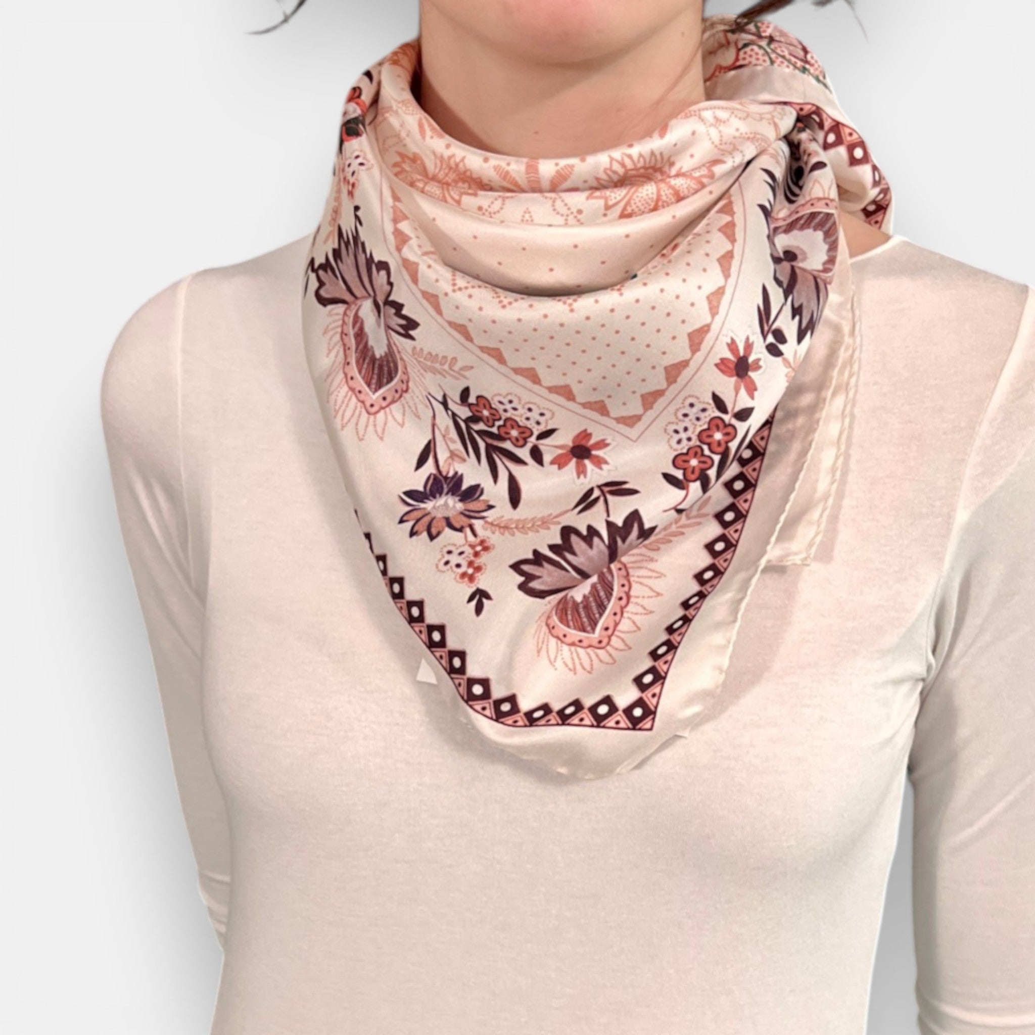 Foulard in Twill di Pura Seta Motivo Floreale 90x90 cm