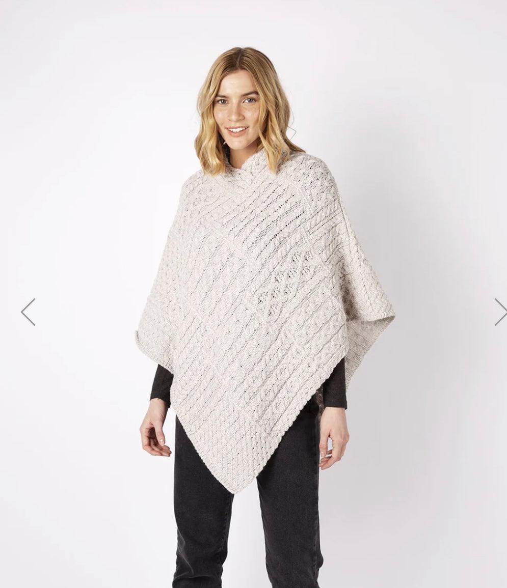 Poncho in lana bianco irlandese 