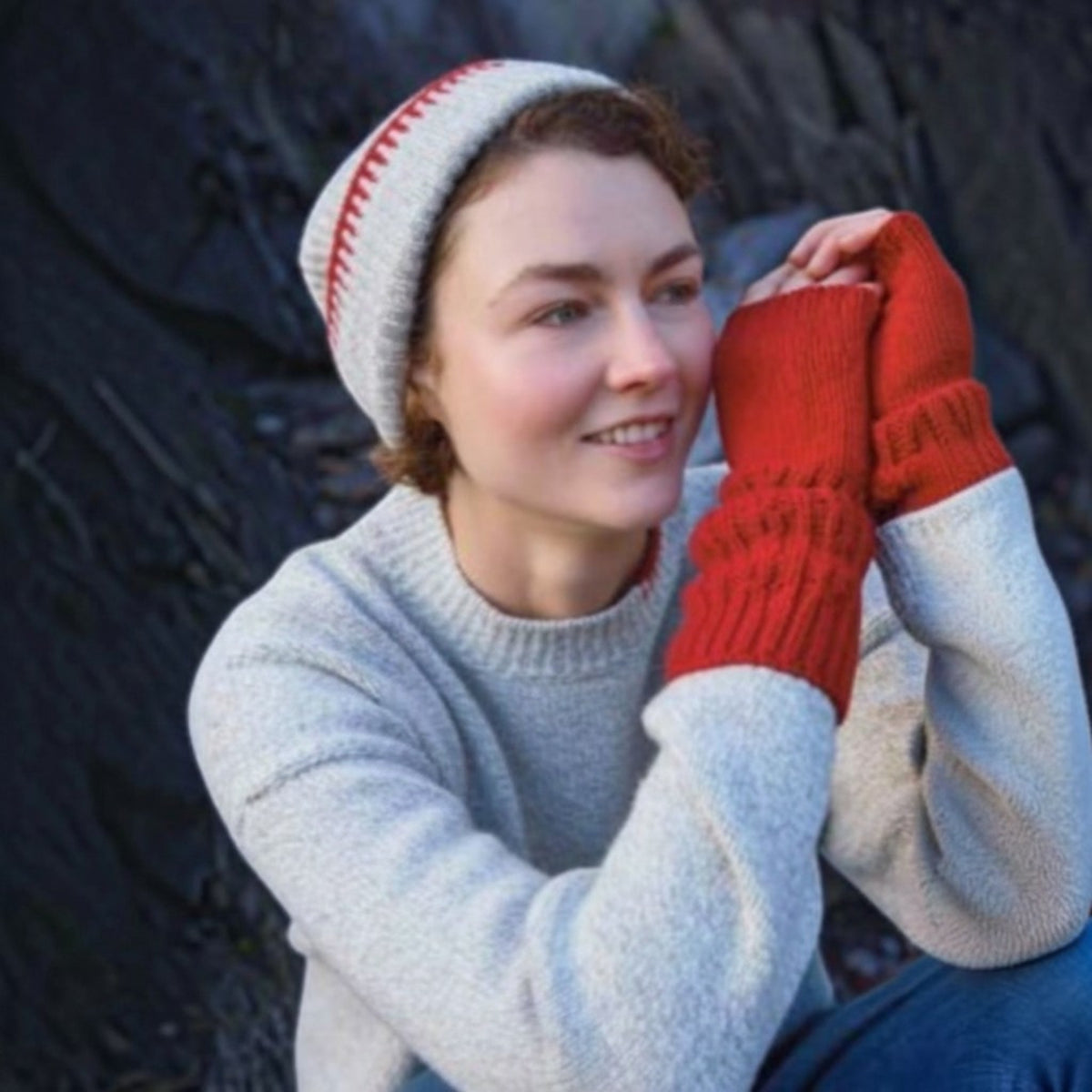 Berretto Con Risvolto In Pura Lana e Cashmere Aran- Motivo Ricamo - Cappelleria Bacca