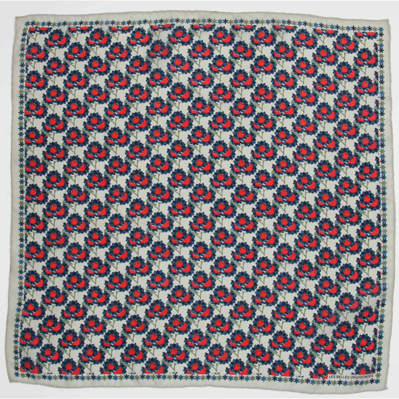 Foulard in seta bianca con motivo fiori blu e rossi
