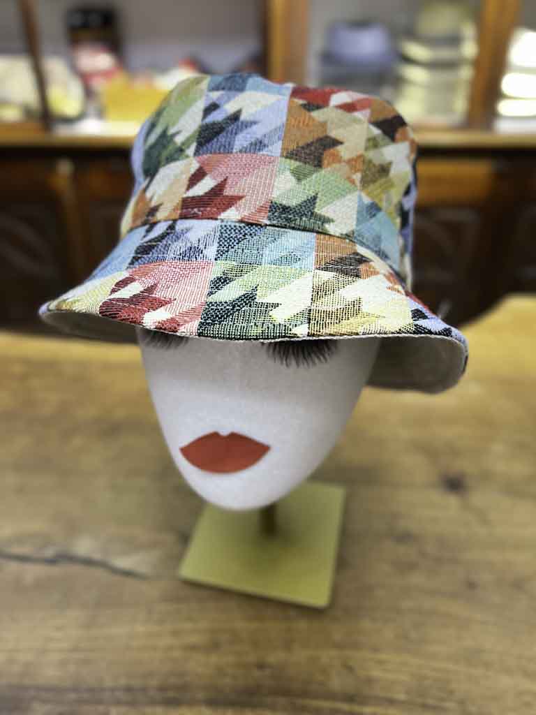 Multicolor short  Wing Bucket Hat