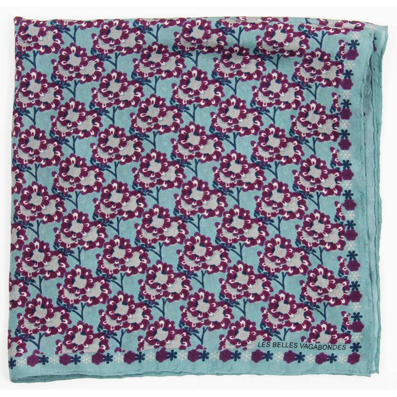 Foulard in seta azzurra con motivo floreale viola Les Belles Vagabondes