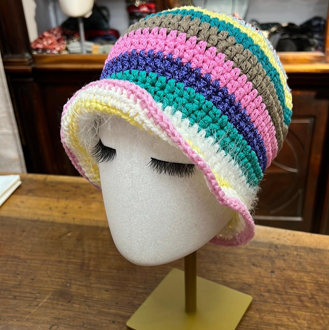 Cappello ad uncinetto multicolore