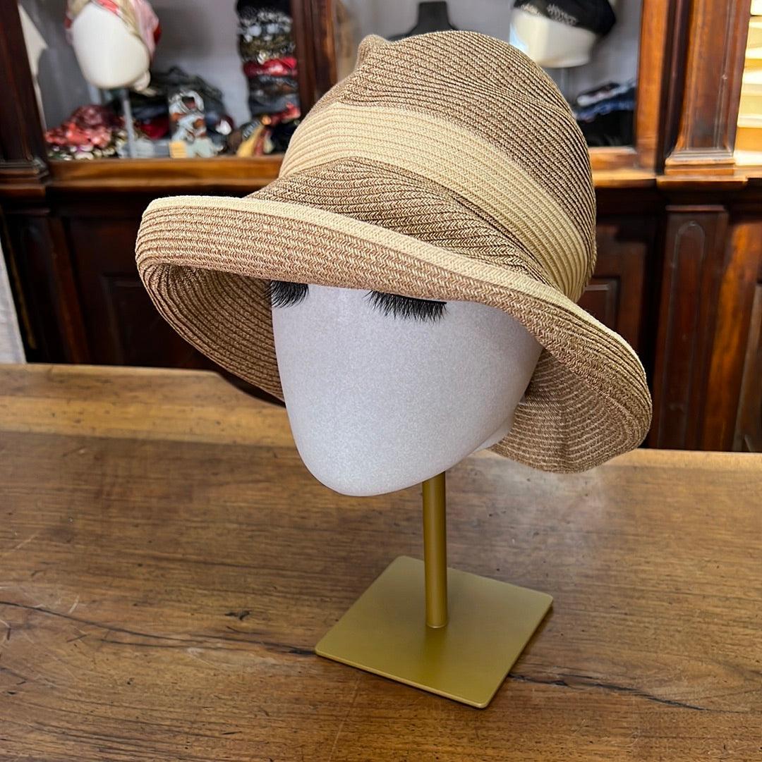 Cappello di paglia con ala larga modellabile