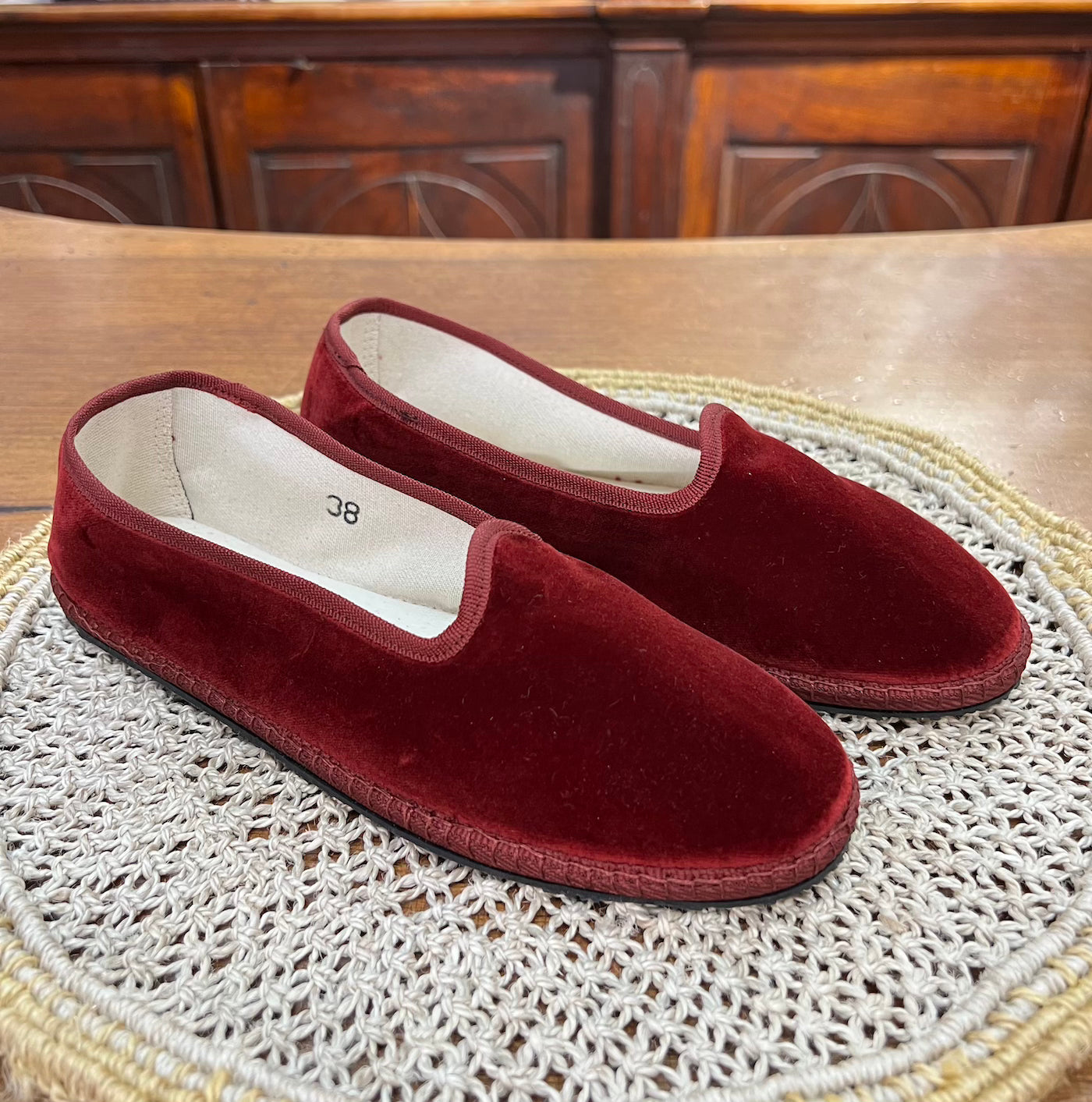 Friulane scarpe originali di colore bordeaux, realizzate a mano in Friuli