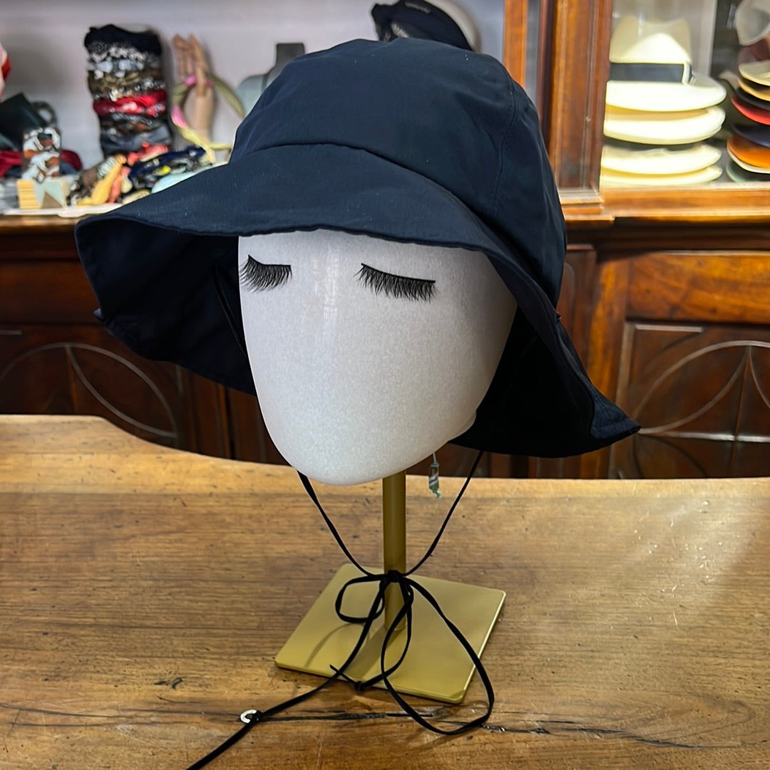Cappello da donna per la stagione primaverile ed estiva con laccio sottomento per il vento, colore blu petrolio, marca Noriko Chisaki