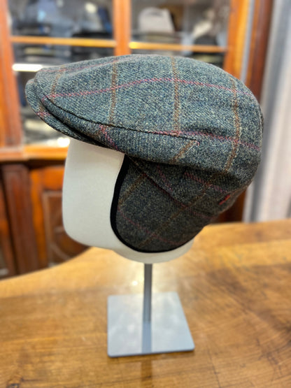 English flat cap with neck roll and ear flaps Cappelleria Bacca