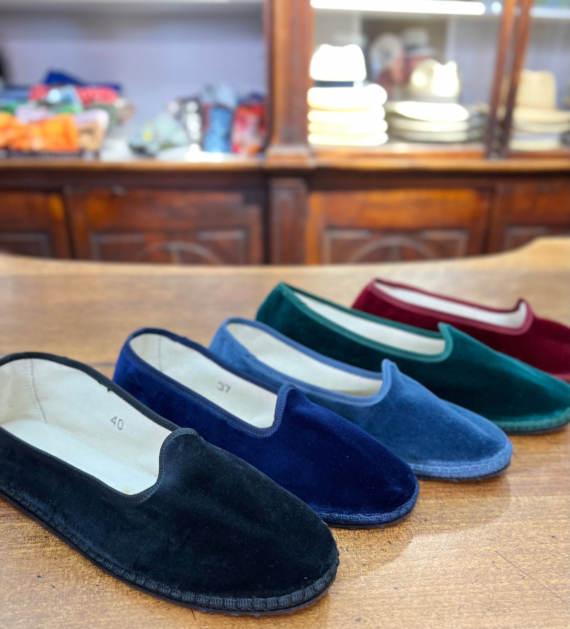 Friulane scarpe originali realizzate a mano con suola in gomma, nei colori nero, blu, turchese, smeraldo e bordeaux