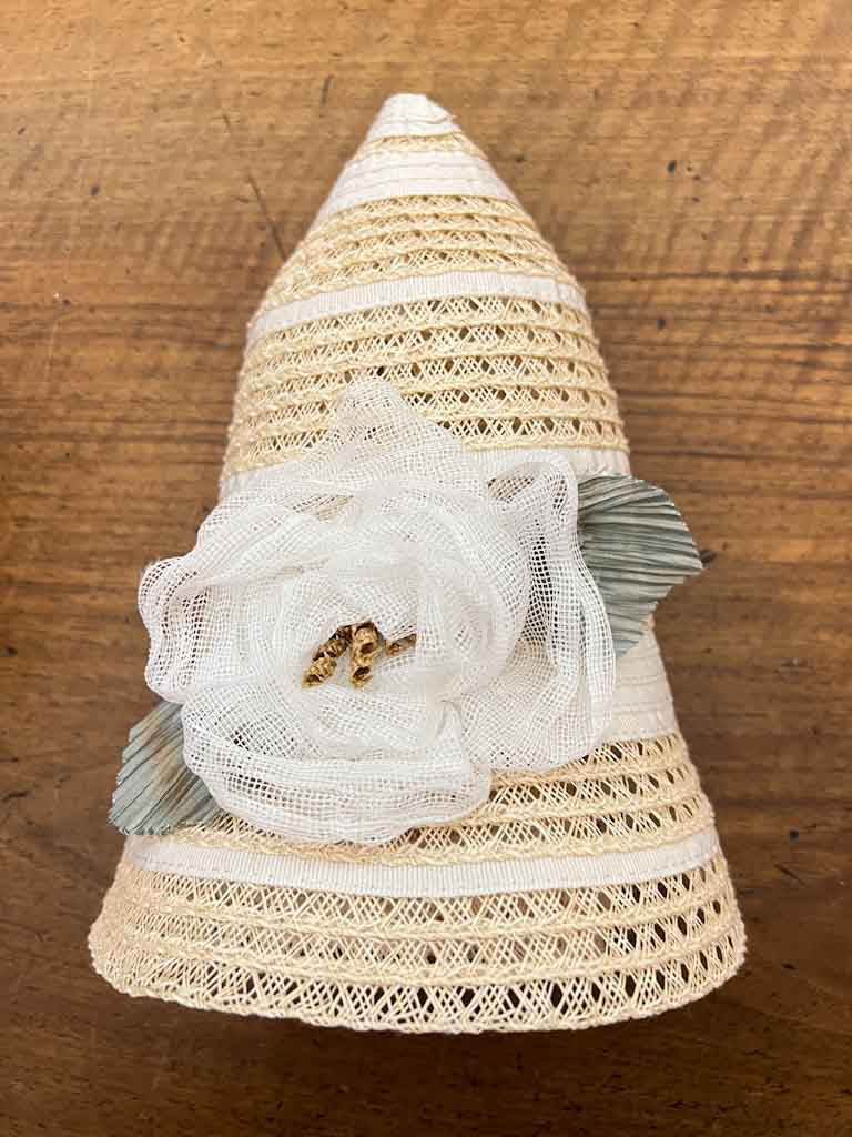 Cappello Cloche Grevi In Paglia Con Fiore Bianco